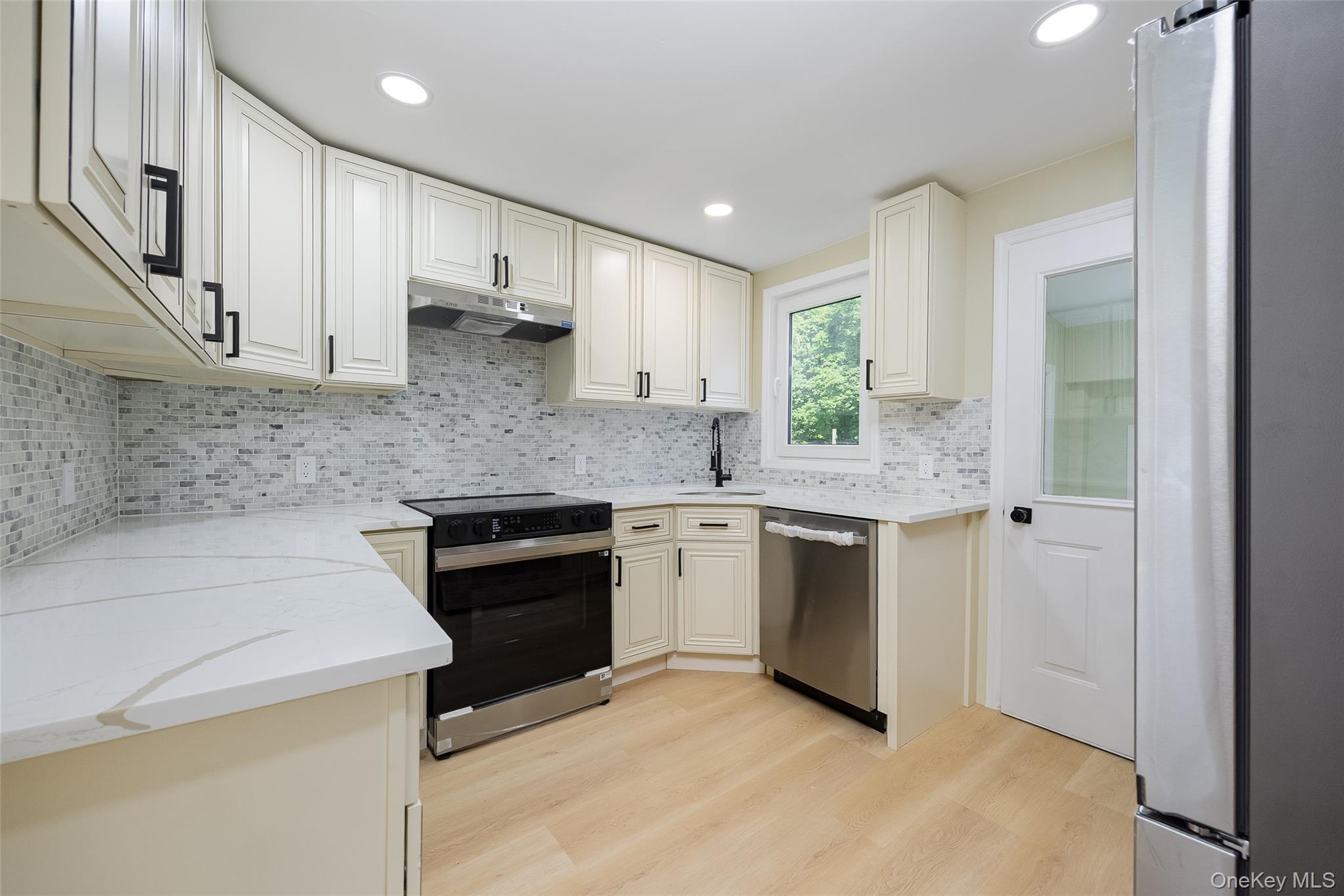 22 Henmond Boulevard – For Sale photo 4