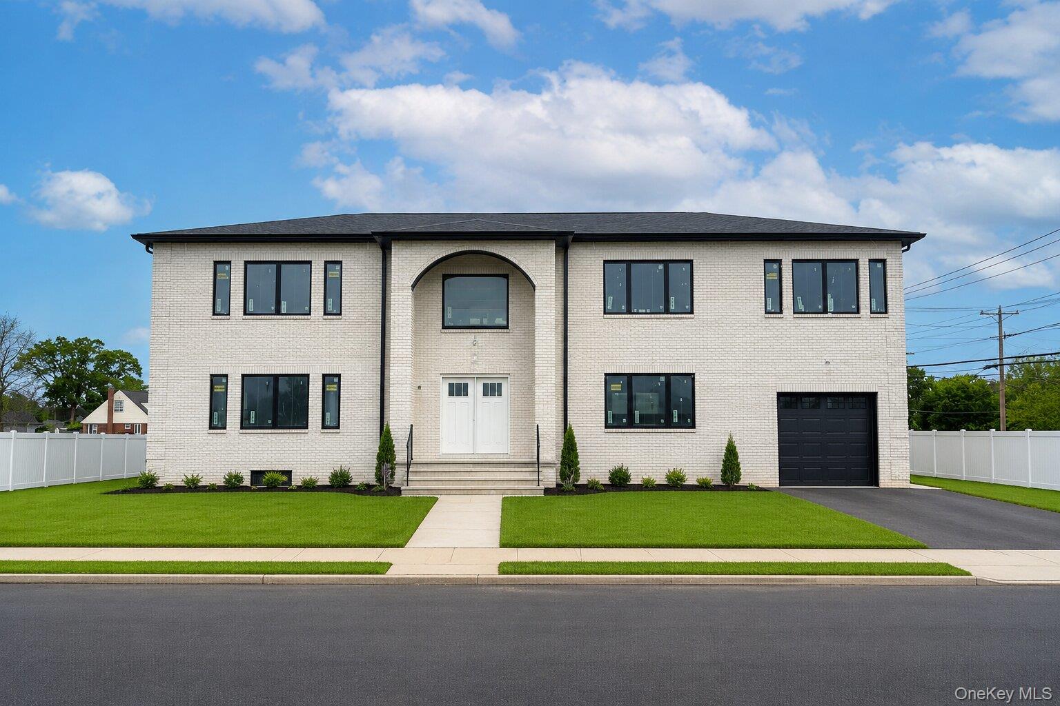 423 Holmes Street – For Sale