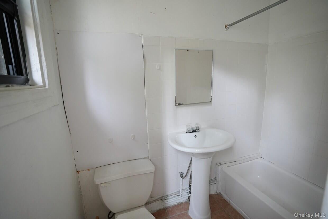 1881 Putnam Avenue – For Sale photo 7
