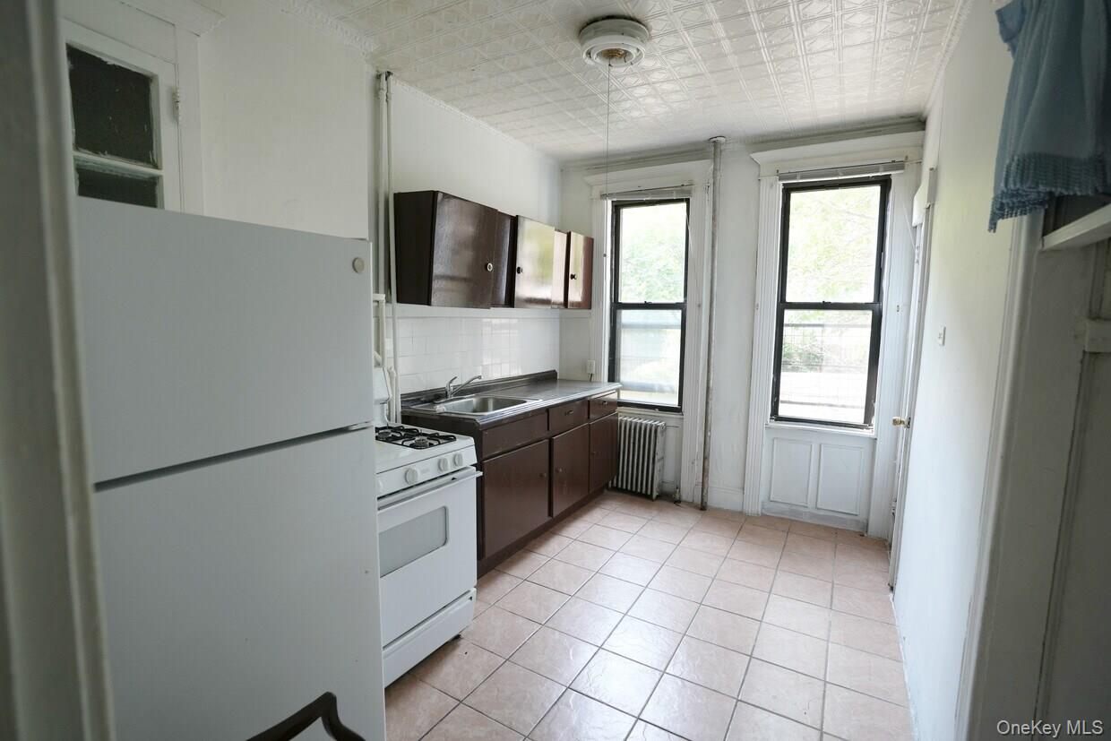 1881 Putnam Avenue – For Sale photo 2