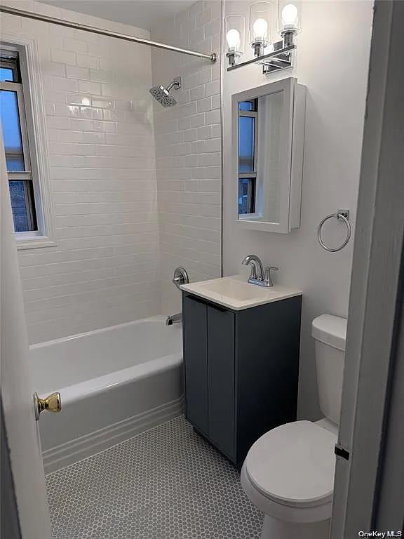 154 Ravine Avenue, Unit 3B photo 2