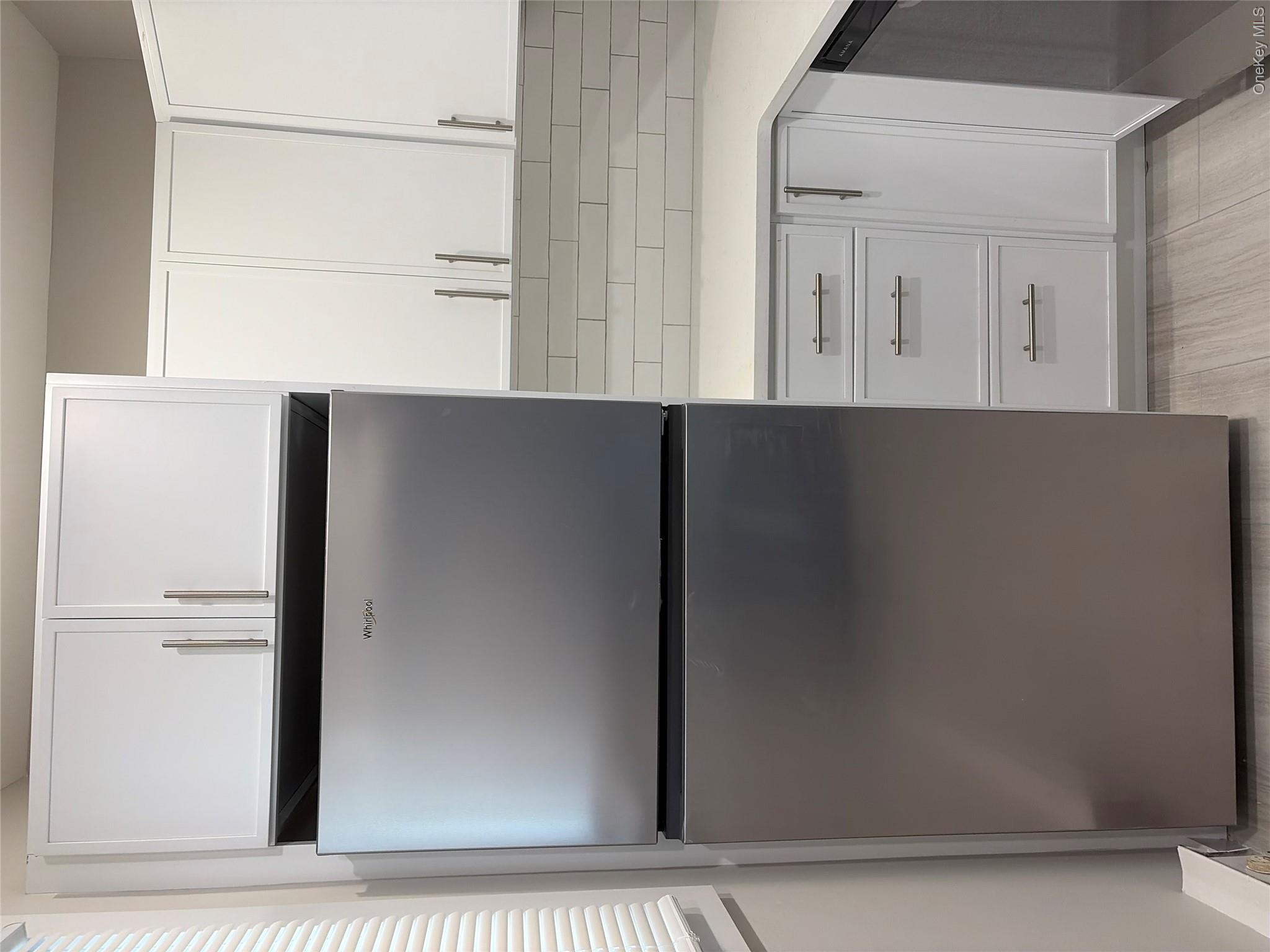 99-105 W Hoffman Avenue, Unit Apt B photo 5