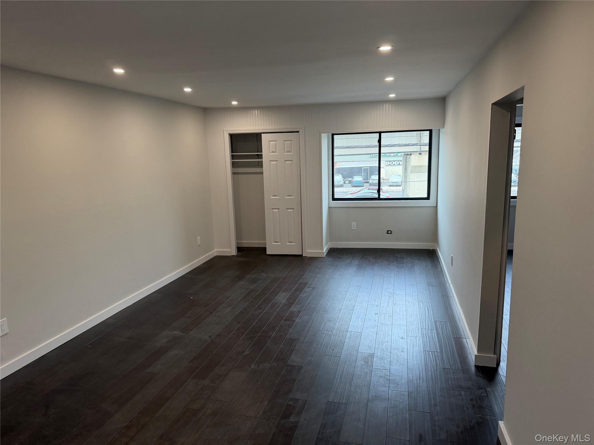 99-105 W Hoffman Avenue, Unit Apt B