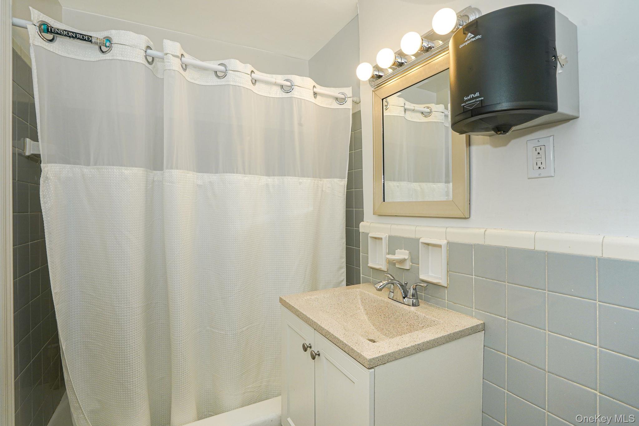 110-50 71st Road, Unit 1F photo 12