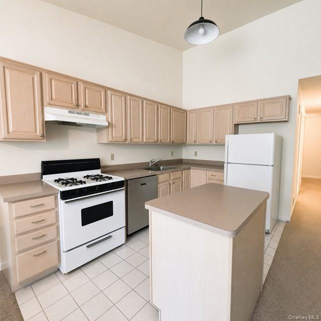 310 Jersey Avenue, Unit 3 photo 2