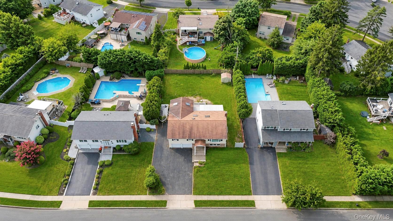 18 Dexter Lane – For Sale photo 2