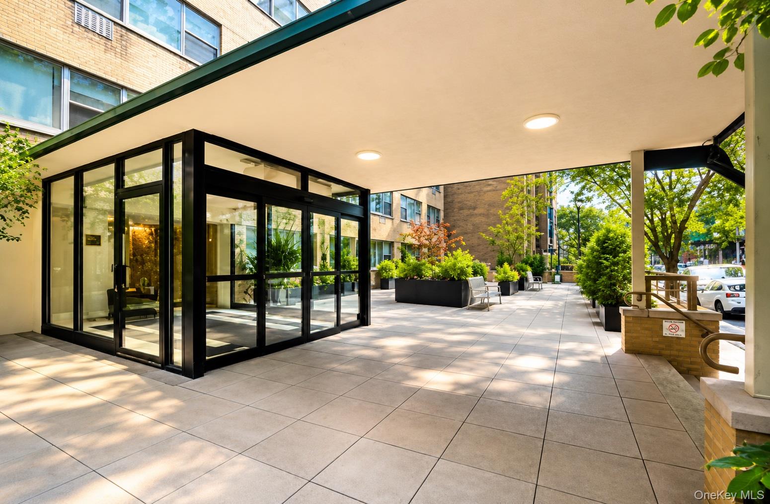 333 E 46th Street, Unit 10E photo 3