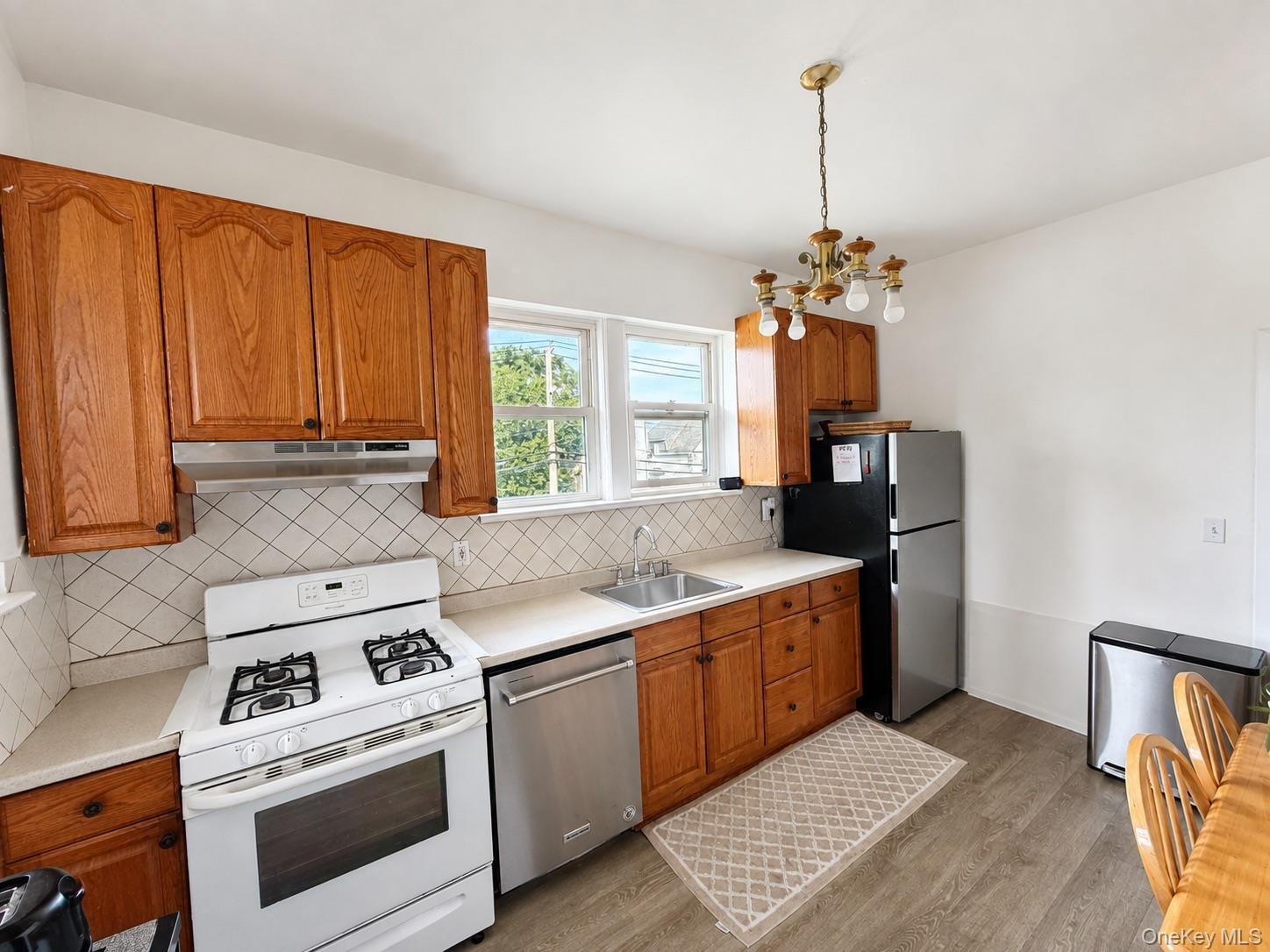 1 Davis Avenue – For Sale photo 3