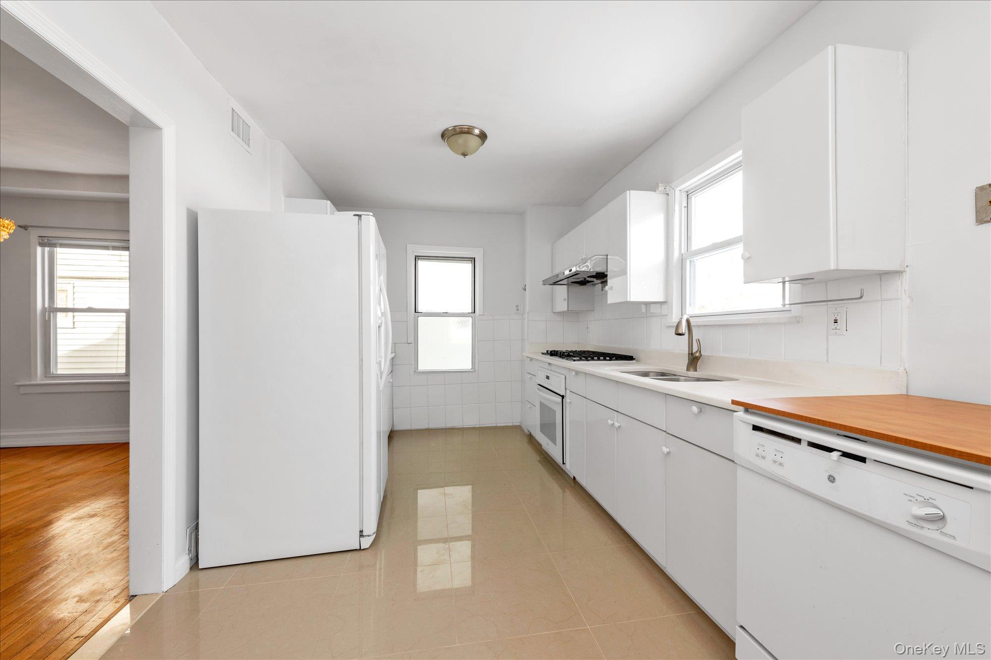 70-15 Manse Street – For Rent photo 7