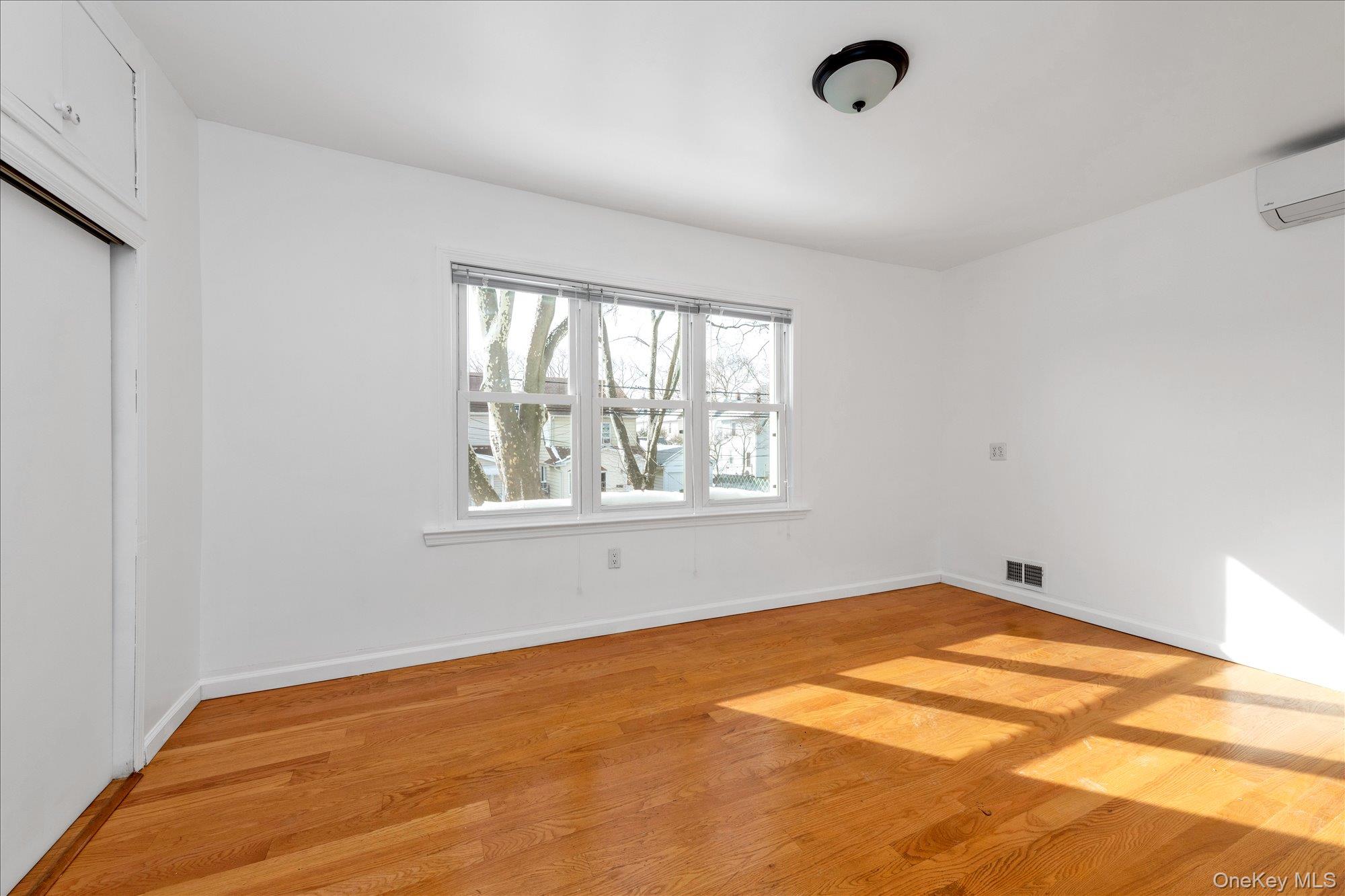 70-15 Manse Street – For Rent photo 11