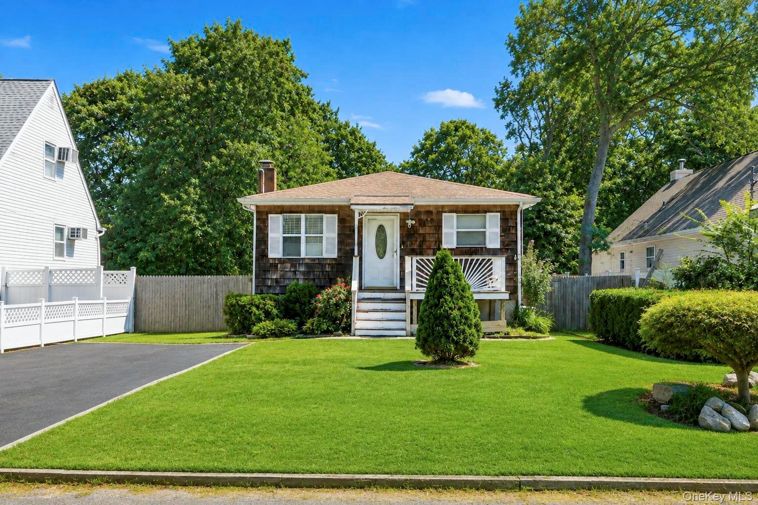 166 Auborn Avenue – For Sale photo 2