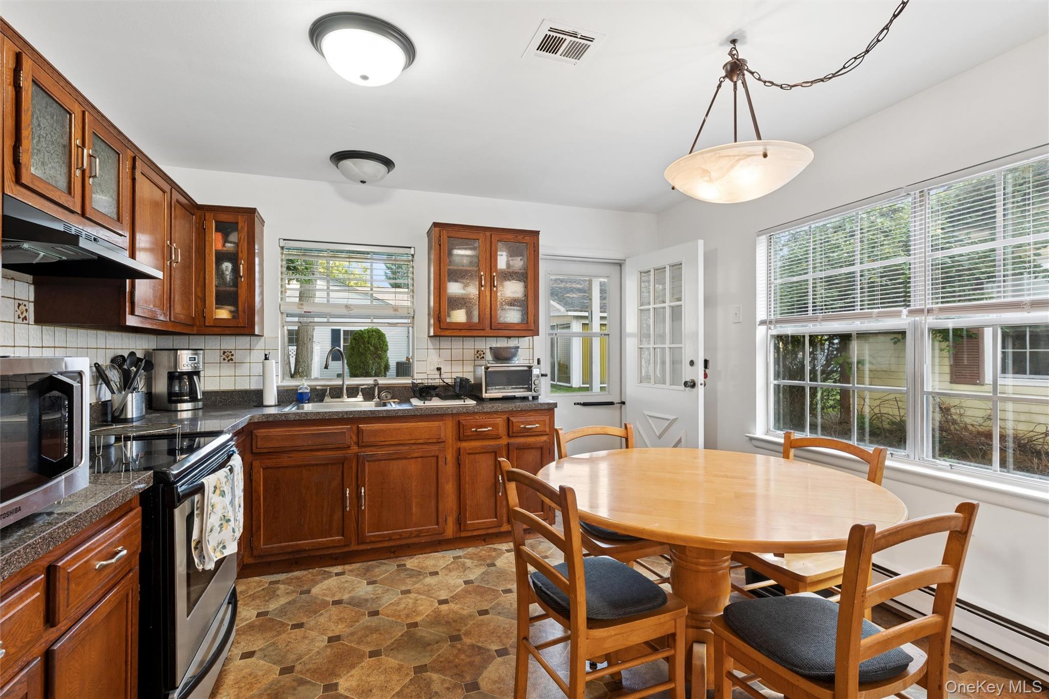 185 Kingston Drive – For Sale photo 4