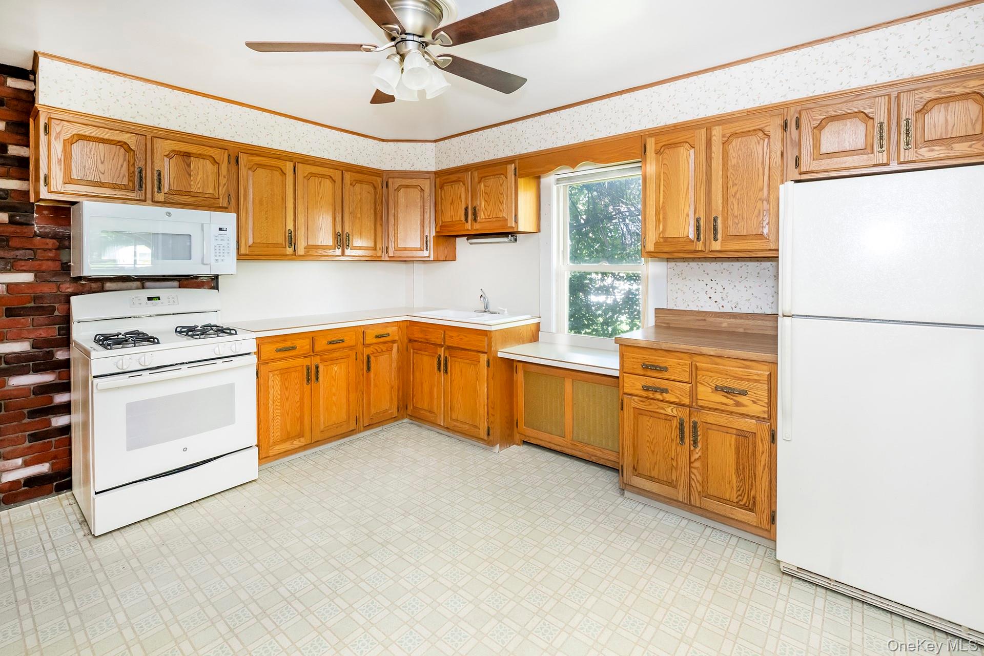 7 Maple Avenue – For Sale photo 8