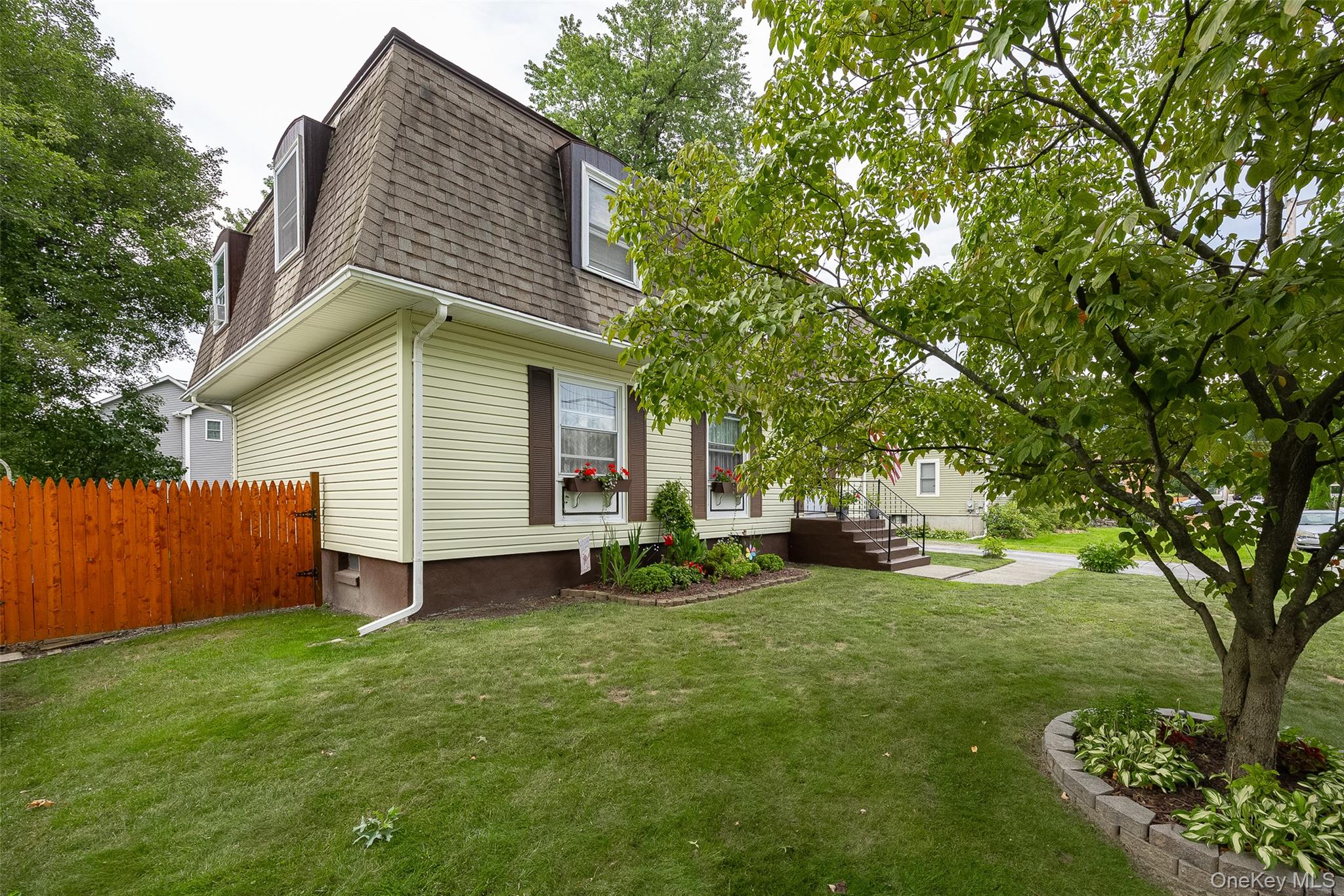 91 Maple Street – For Sale photo 3