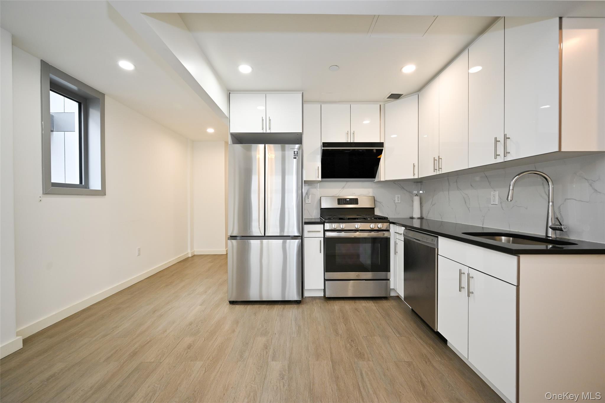144-27 Sanford Avenue, Unit 5K photo 3