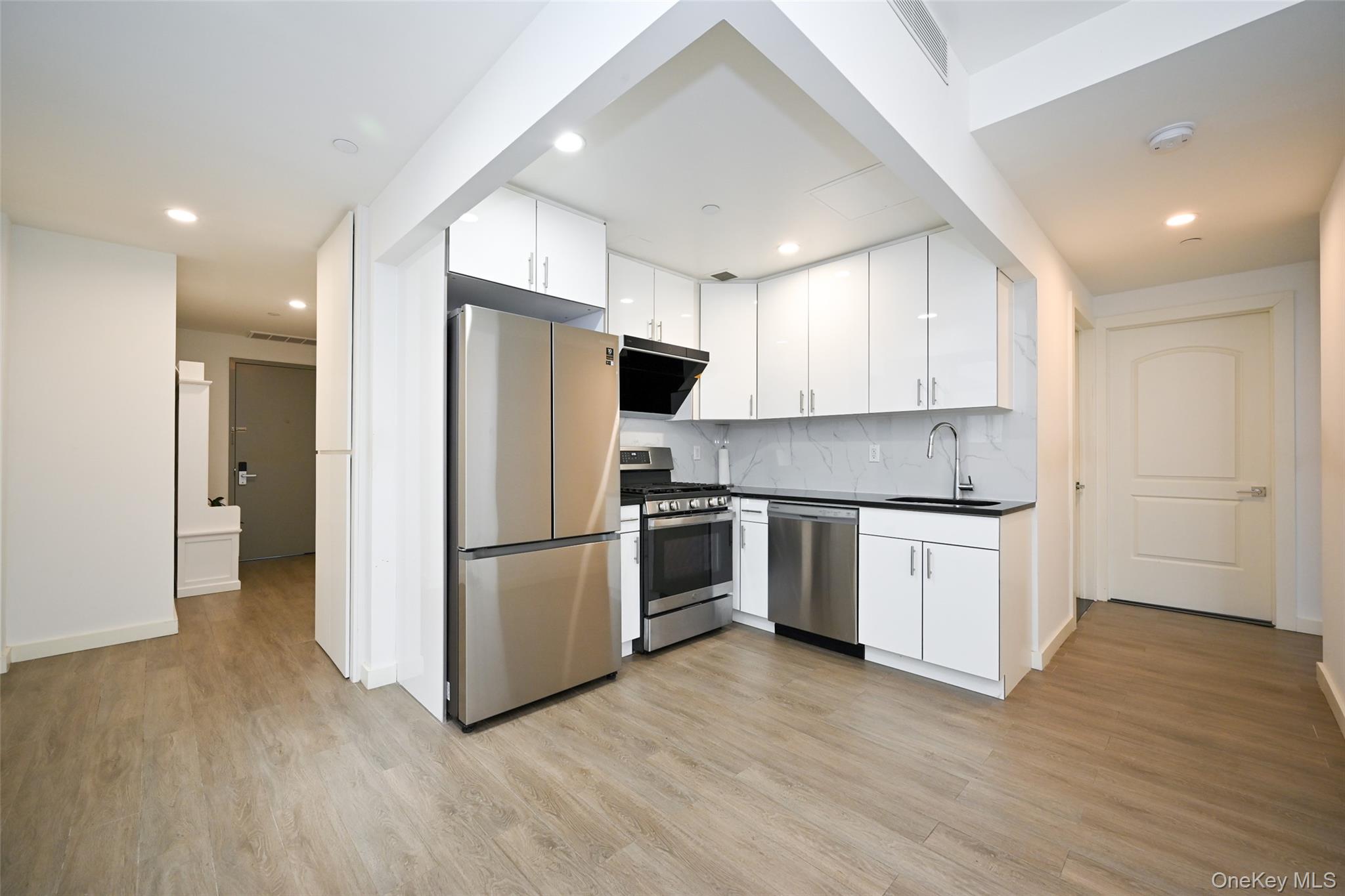 144-27 Sanford Avenue, Unit 5K photo 4