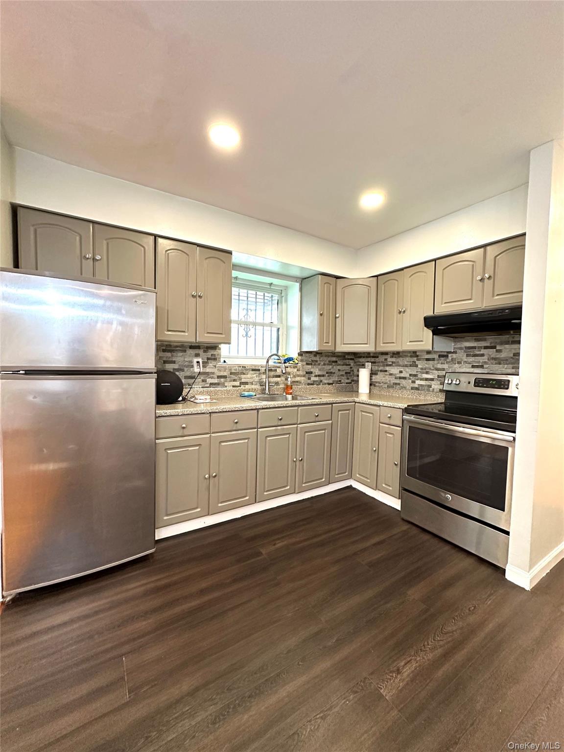 2190 De Reimer Avenue, Unit 1 photo 4