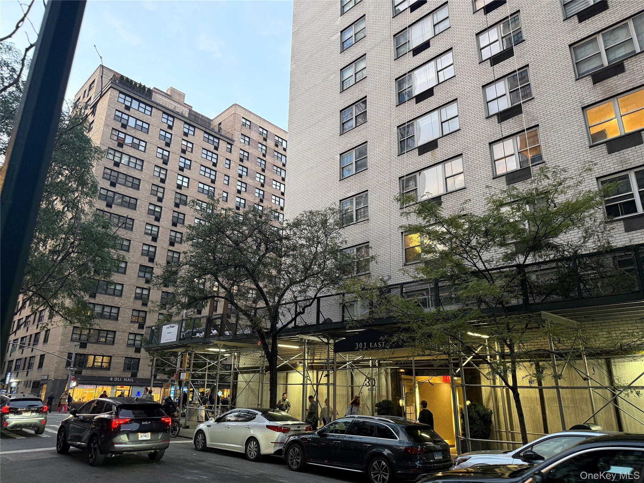 301 E 75th Street, Unit 5J