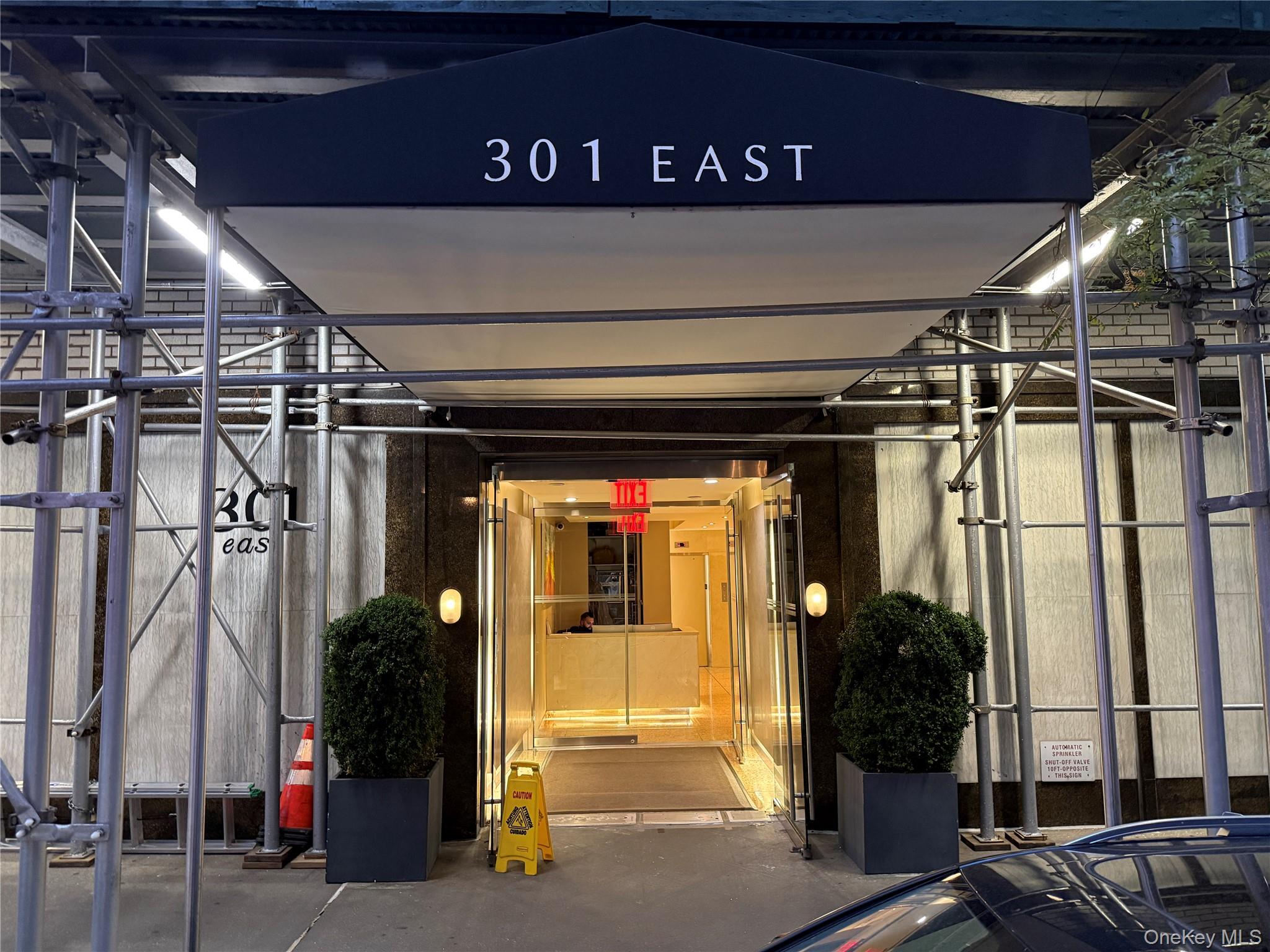 301 E 75th Street, Unit 5J photo 2