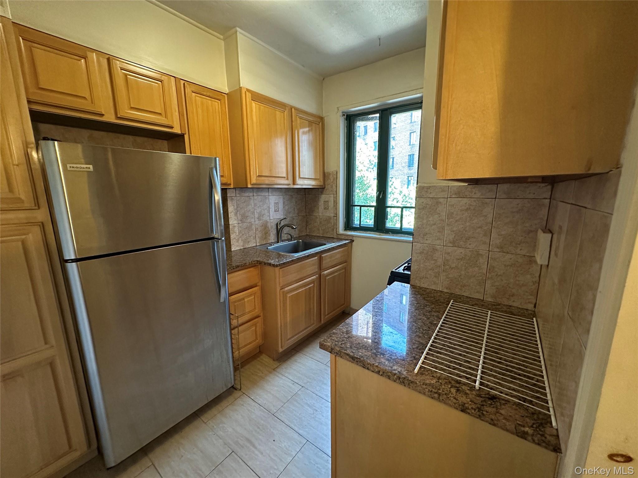 1579 Metropolitan Avenue, Unit 6H photo 4