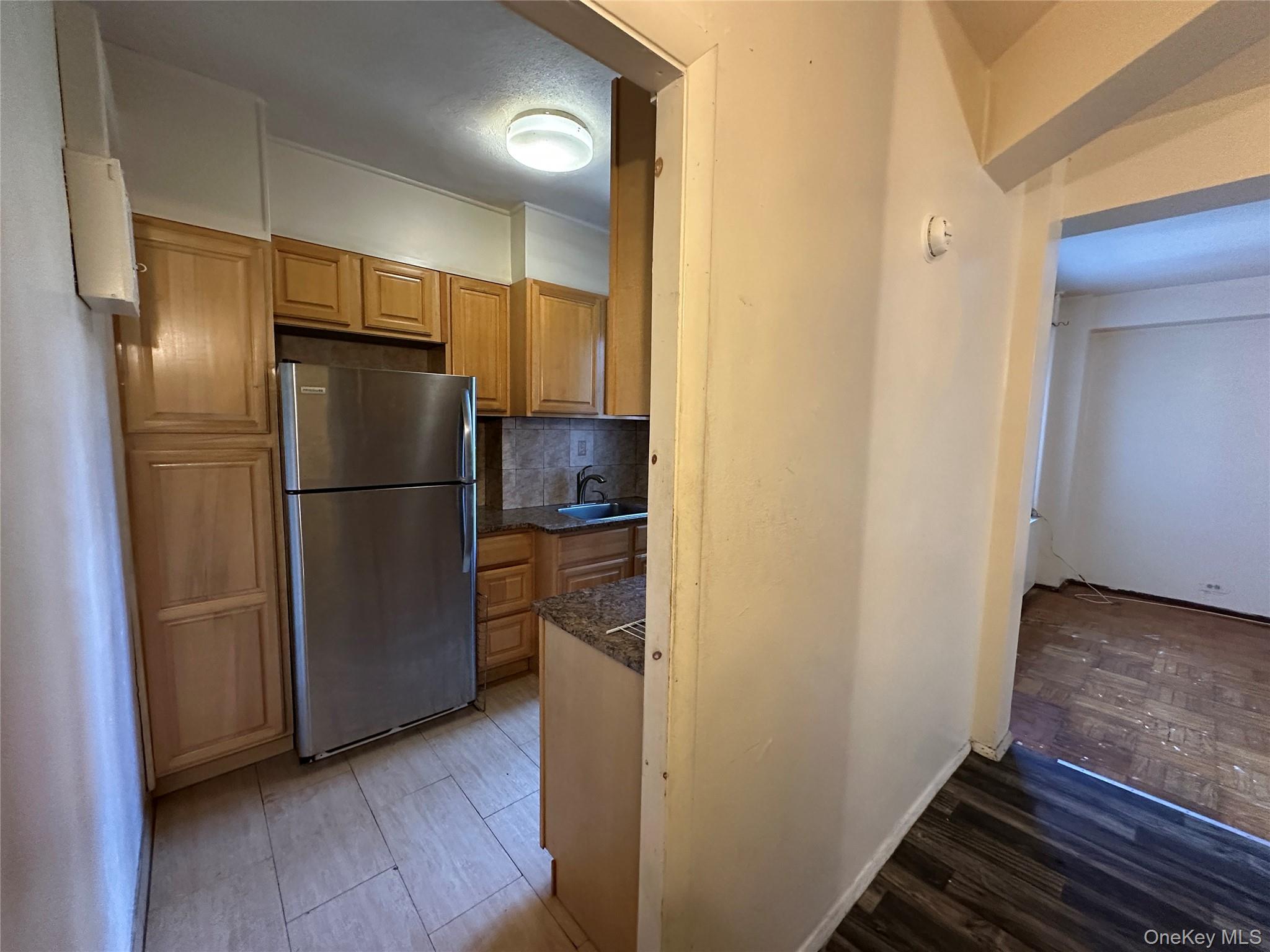 1579 Metropolitan Avenue, Unit 6H photo 3