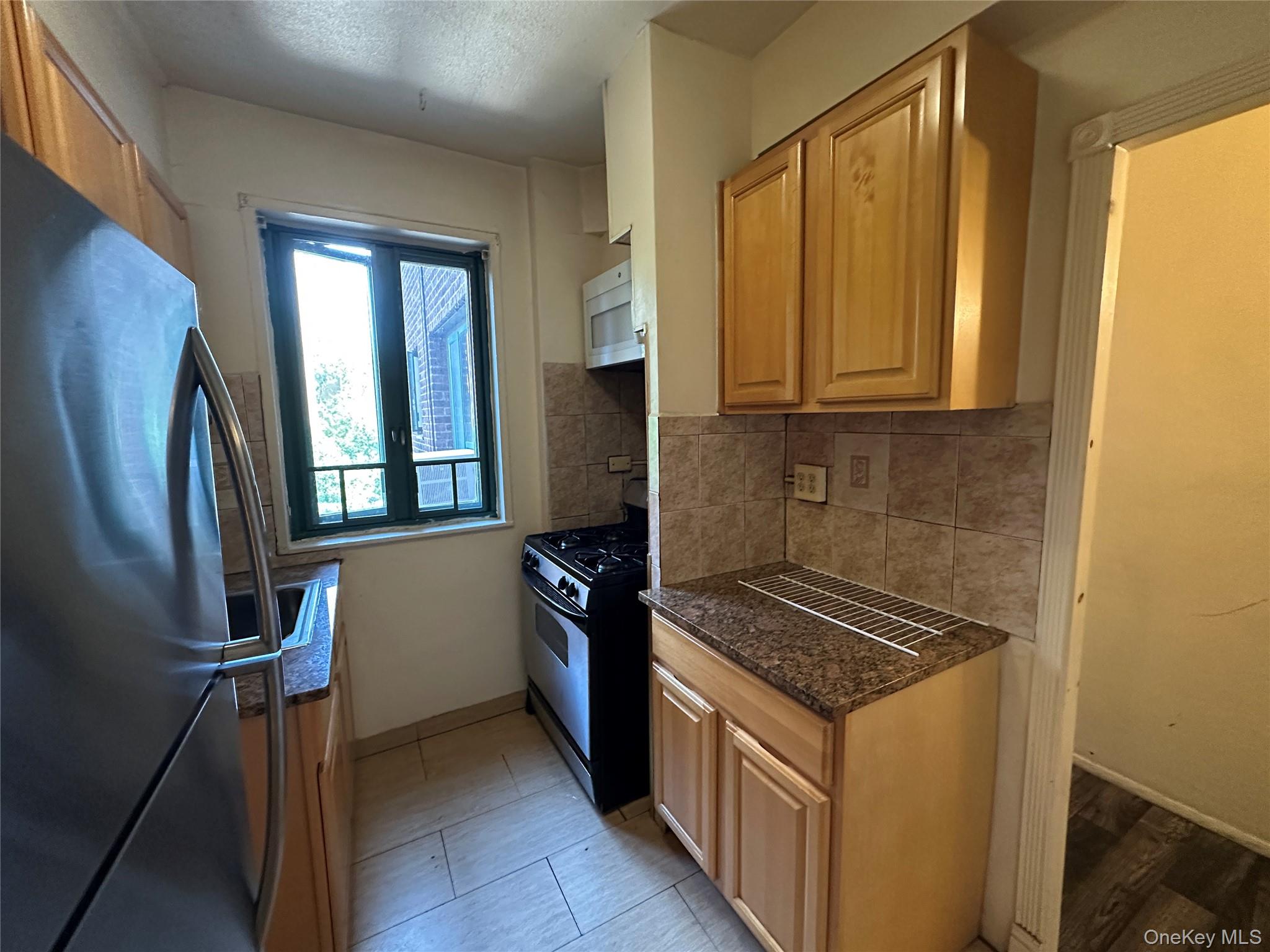 1579 Metropolitan Avenue, Unit 6H photo 6