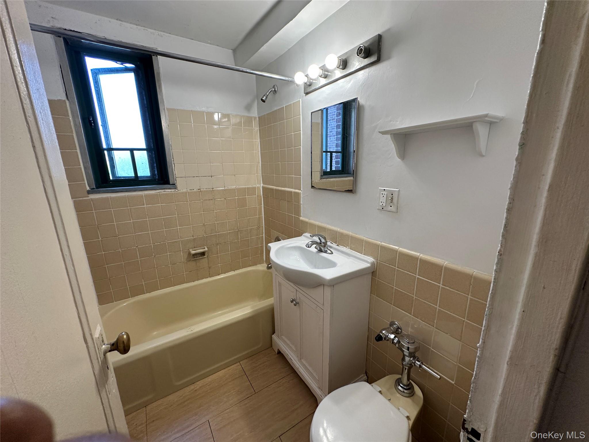 1579 Metropolitan Avenue, Unit 6H photo 7