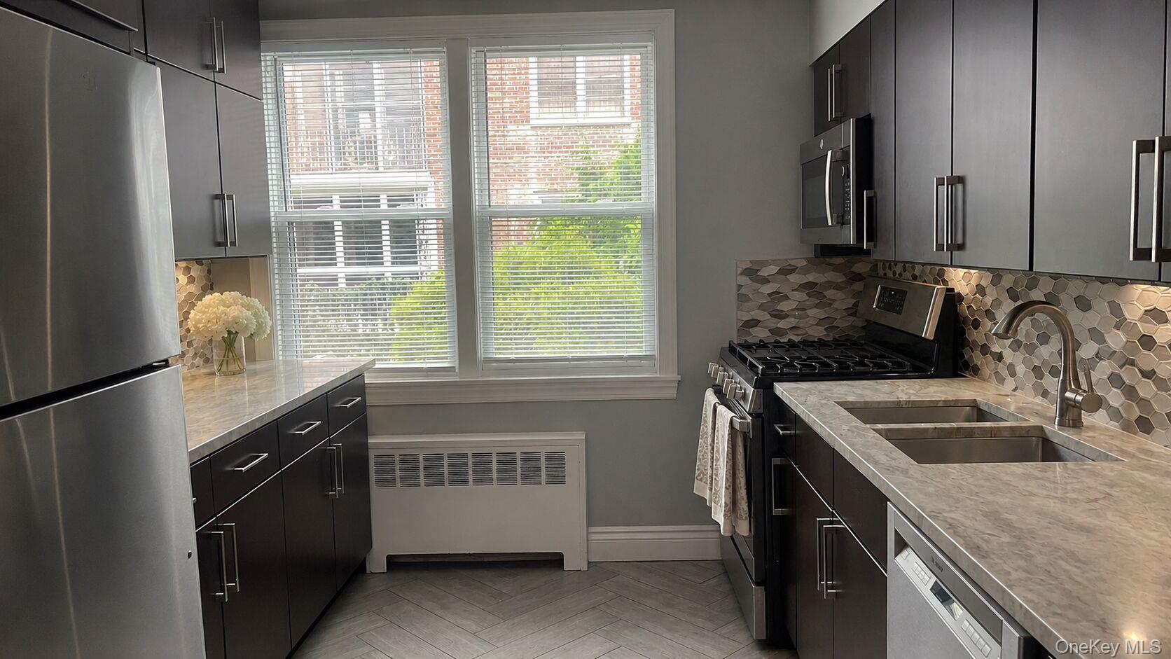 271 Cedarhurst Avenue, Unit E1 photo 4