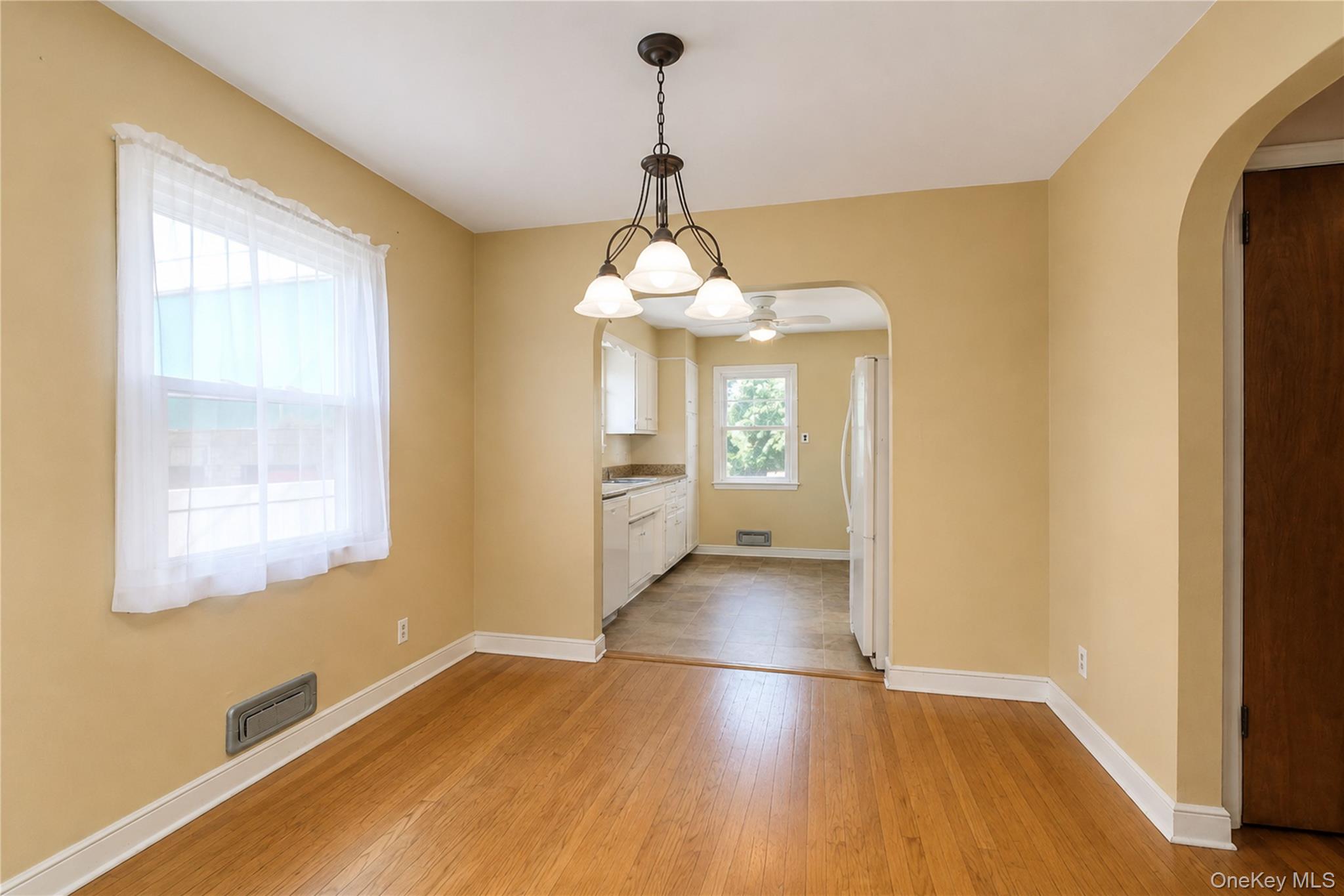 3895 Amboy Road – For Sale photo 9