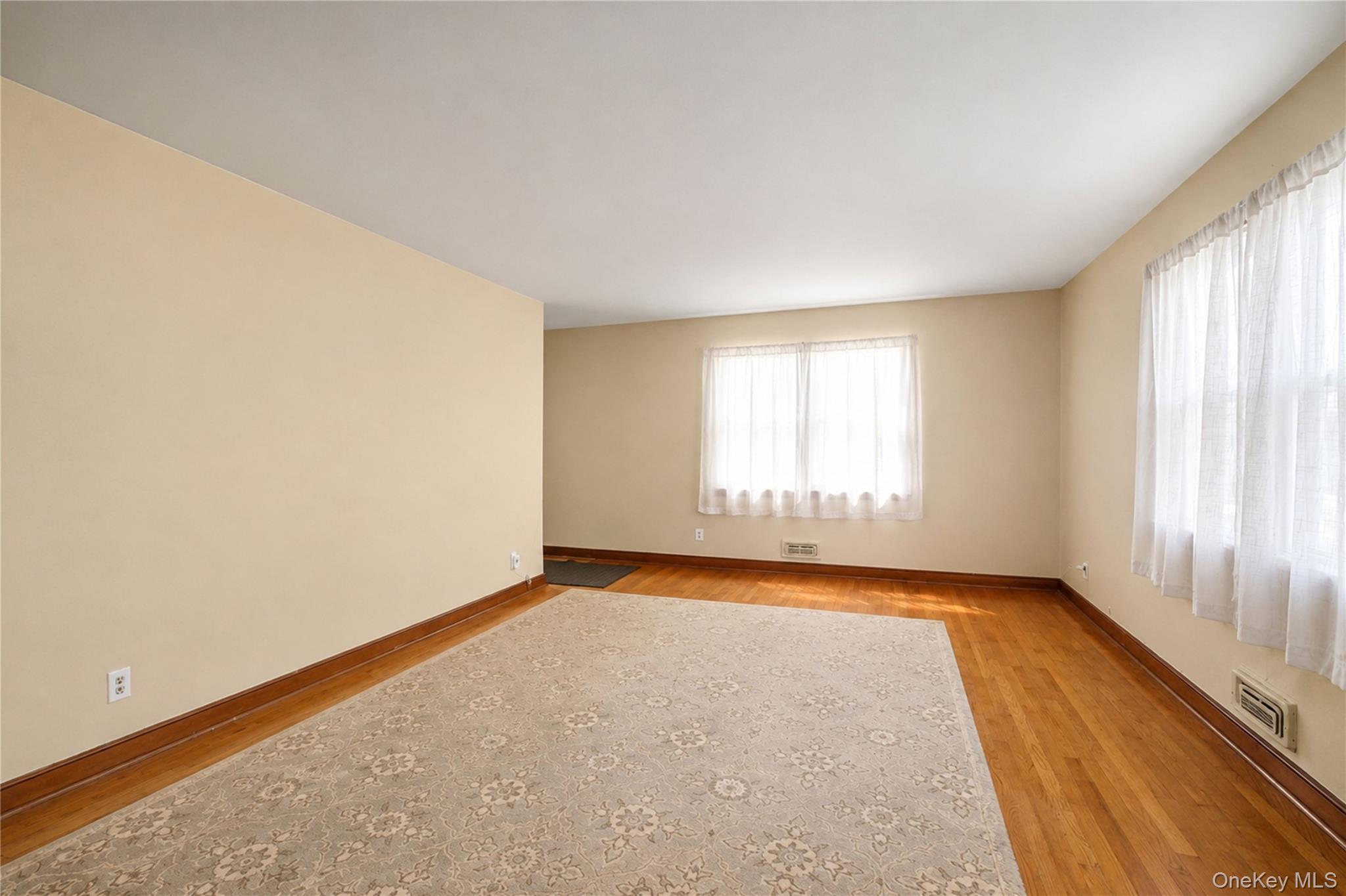 3895 Amboy Road – For Sale photo 8