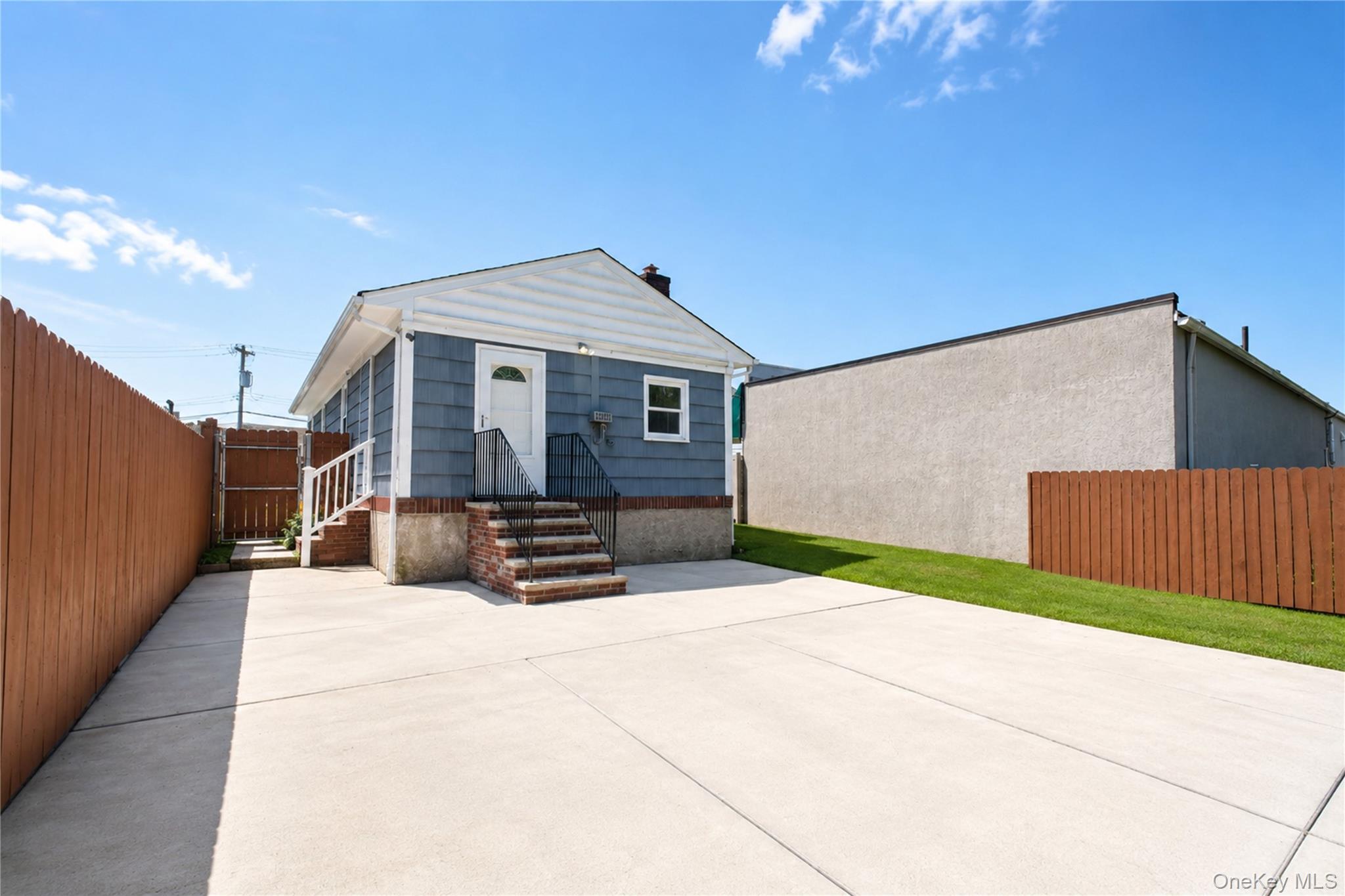 3895 Amboy Road – For Sale photo 2