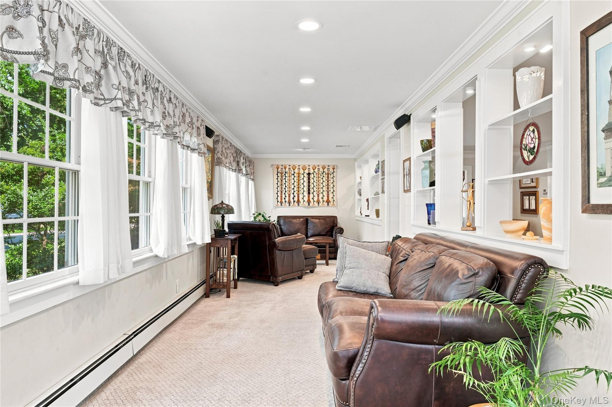 556 N Windsor Avenue – For Sale photo 14