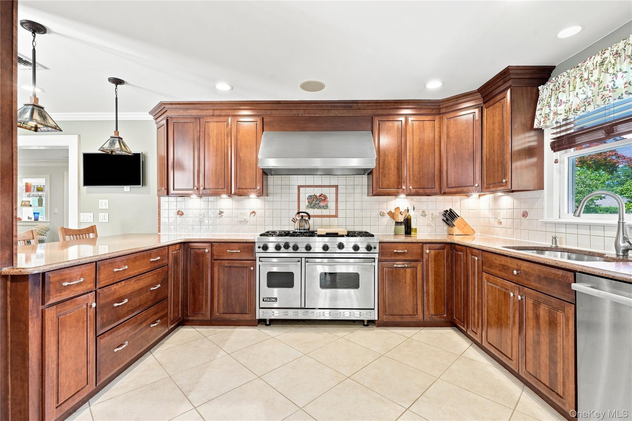 556 N Windsor Avenue – For Sale photo 23