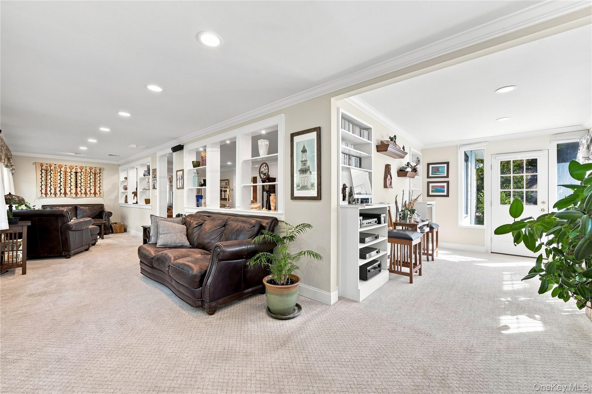 556 N Windsor Avenue – For Sale photo 15