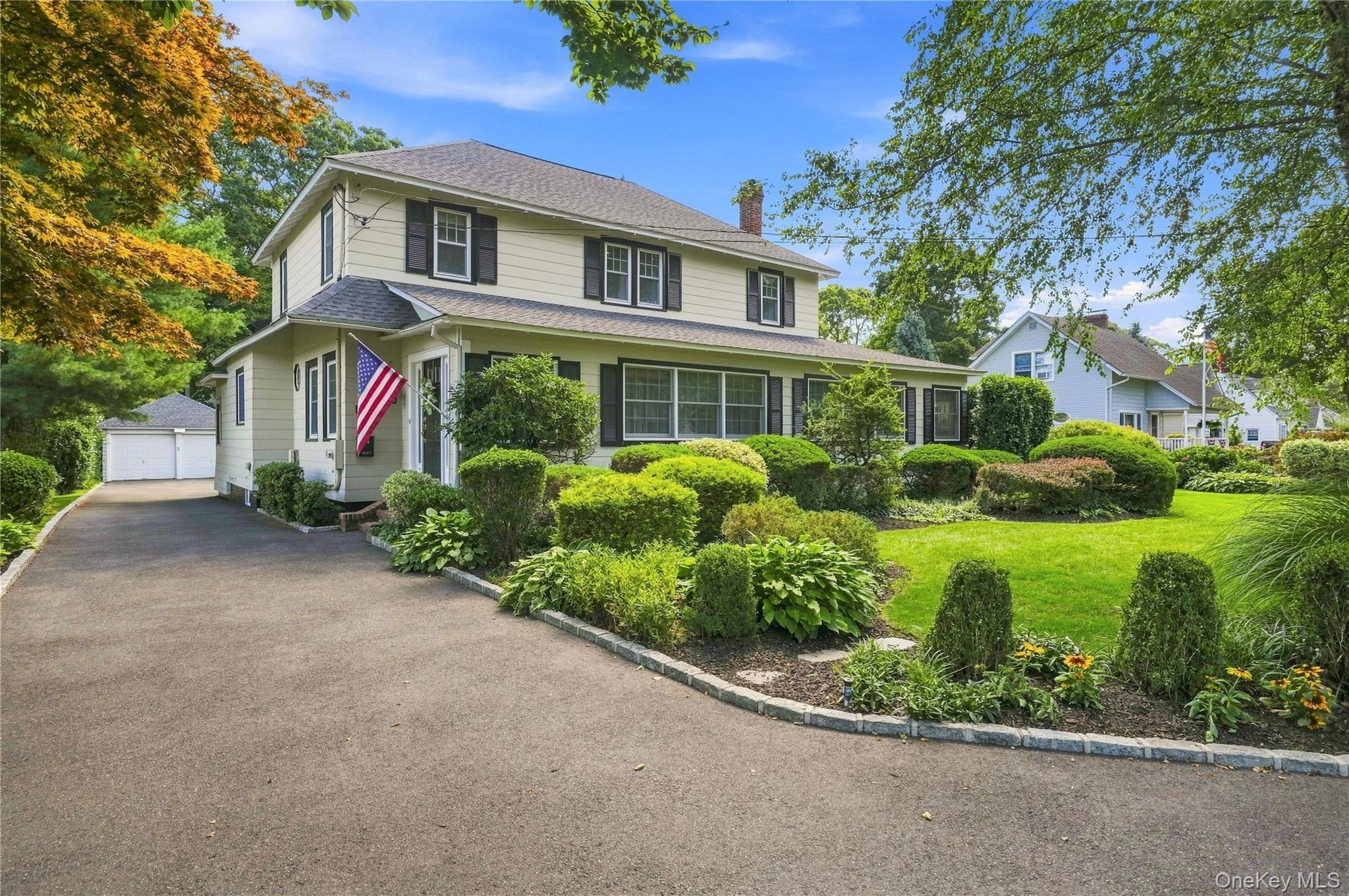 556 N Windsor Avenue – For Sale