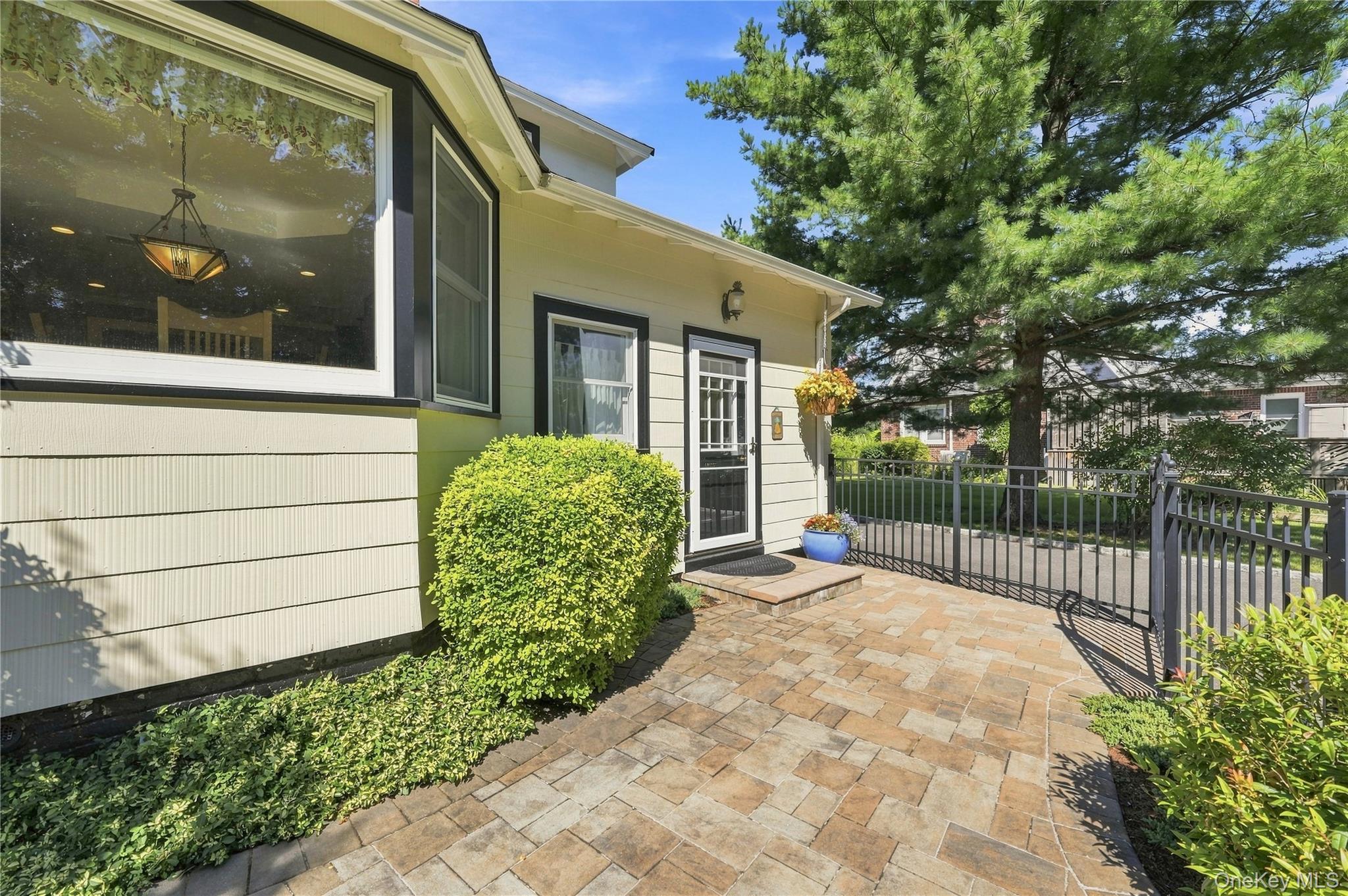 556 N Windsor Avenue – For Sale photo 44