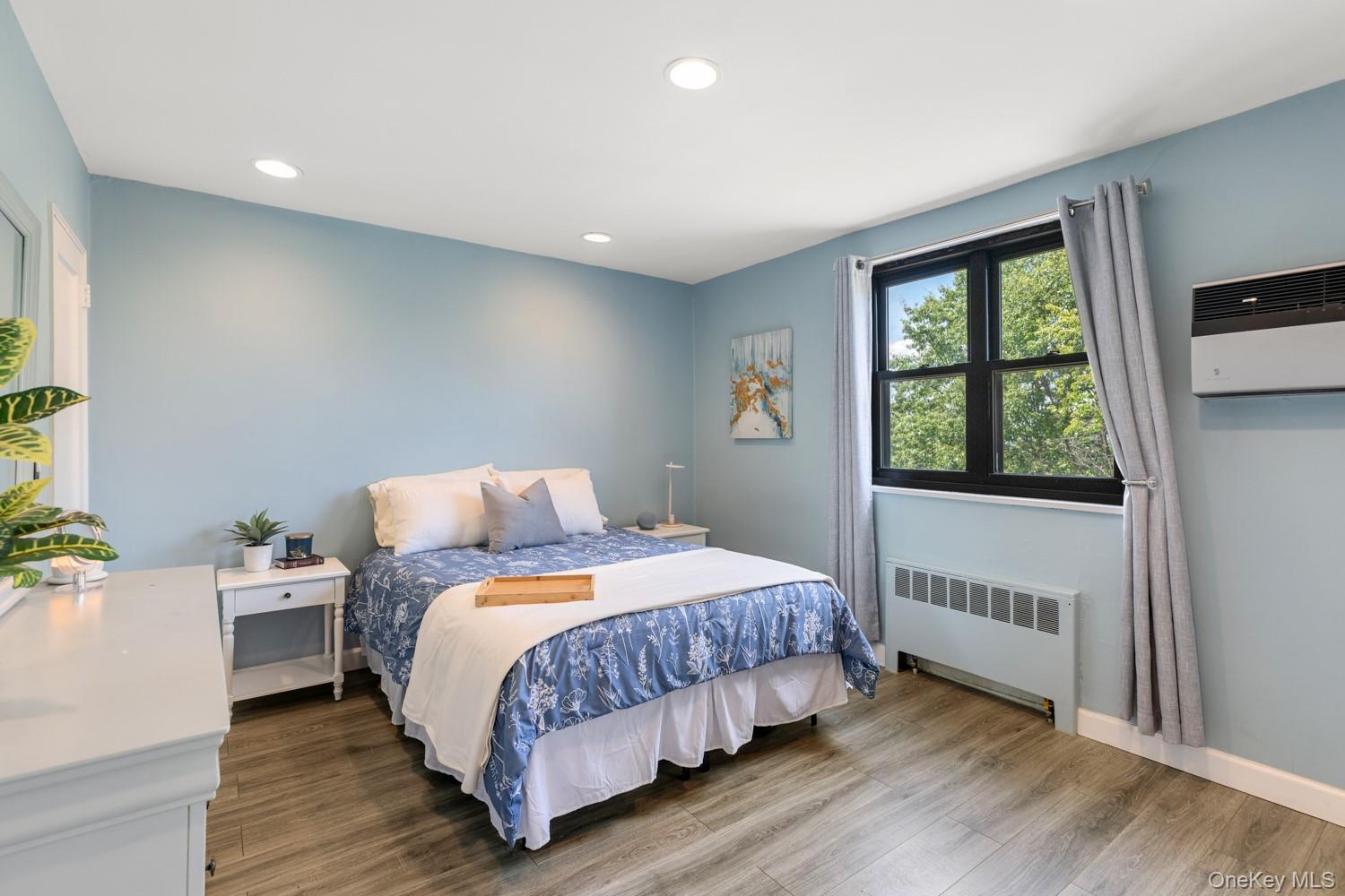 58 09 246th Crescent, Unit upper unit photo 7