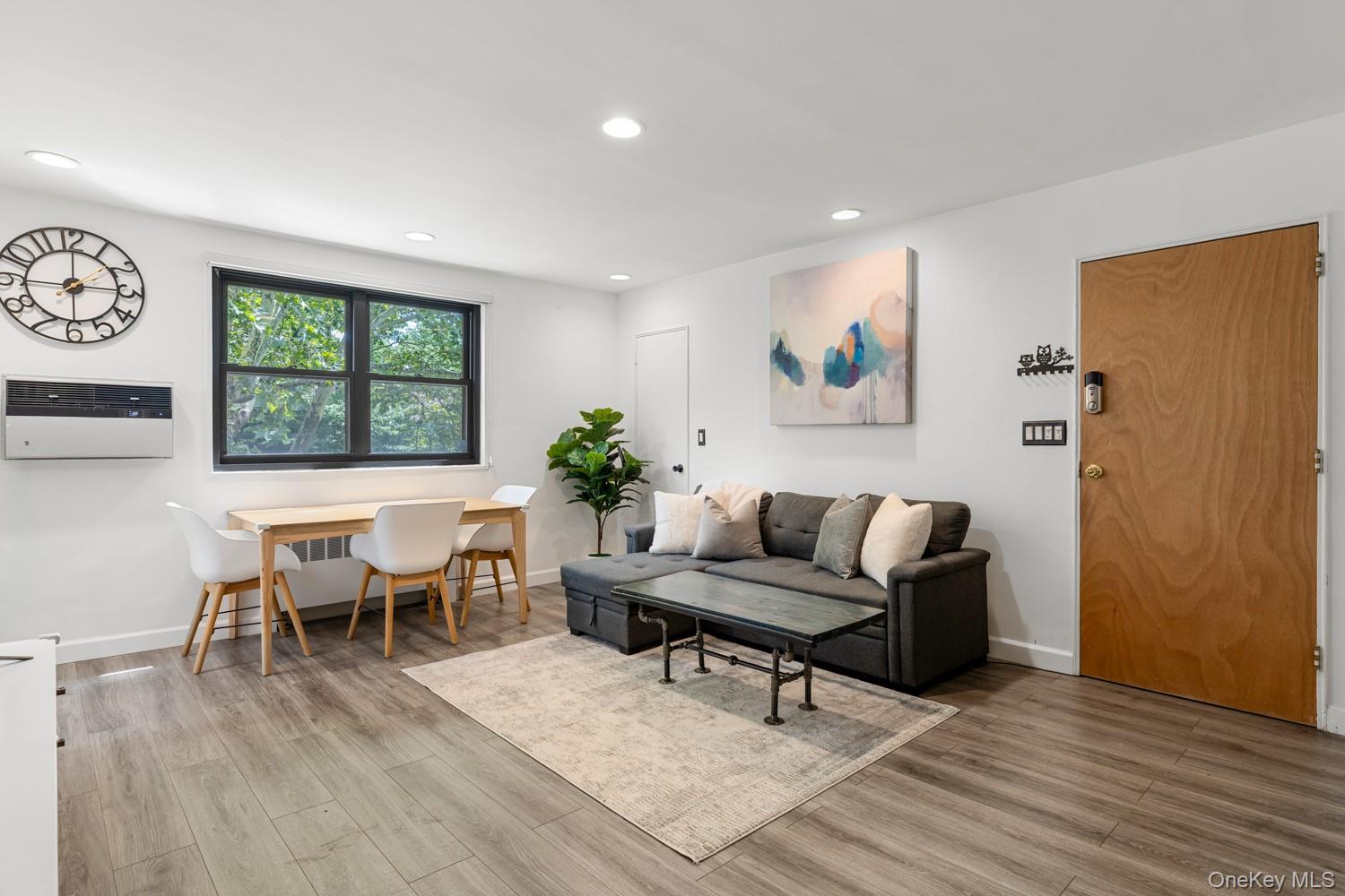 58 09 246th Crescent, Unit upper unit photo 2