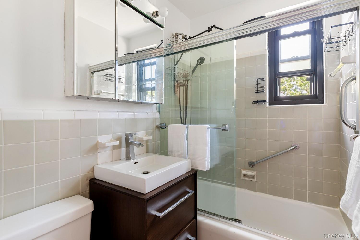 58 09 246th Crescent, Unit upper unit photo 12