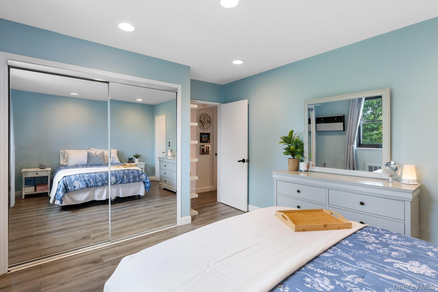 58 09 246th Crescent, Unit upper unit photo 8