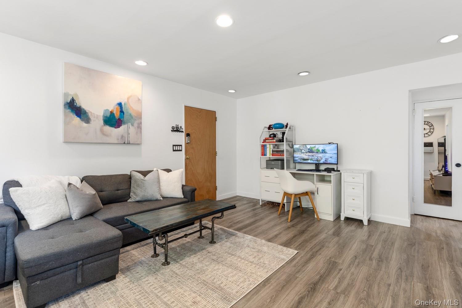 58 09 246th Crescent, Unit upper unit photo 3