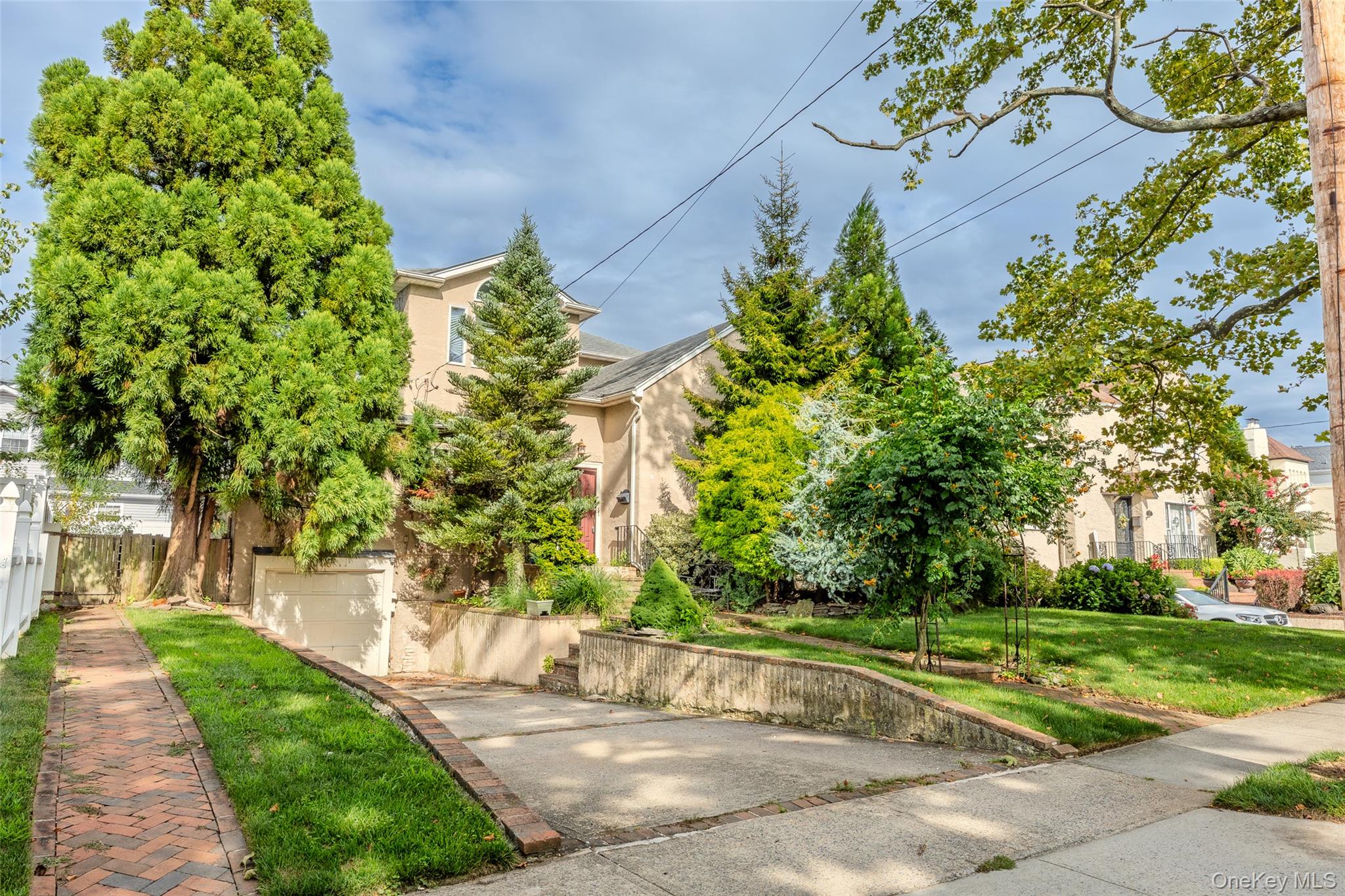319 Frankel Boulevard – For Sale