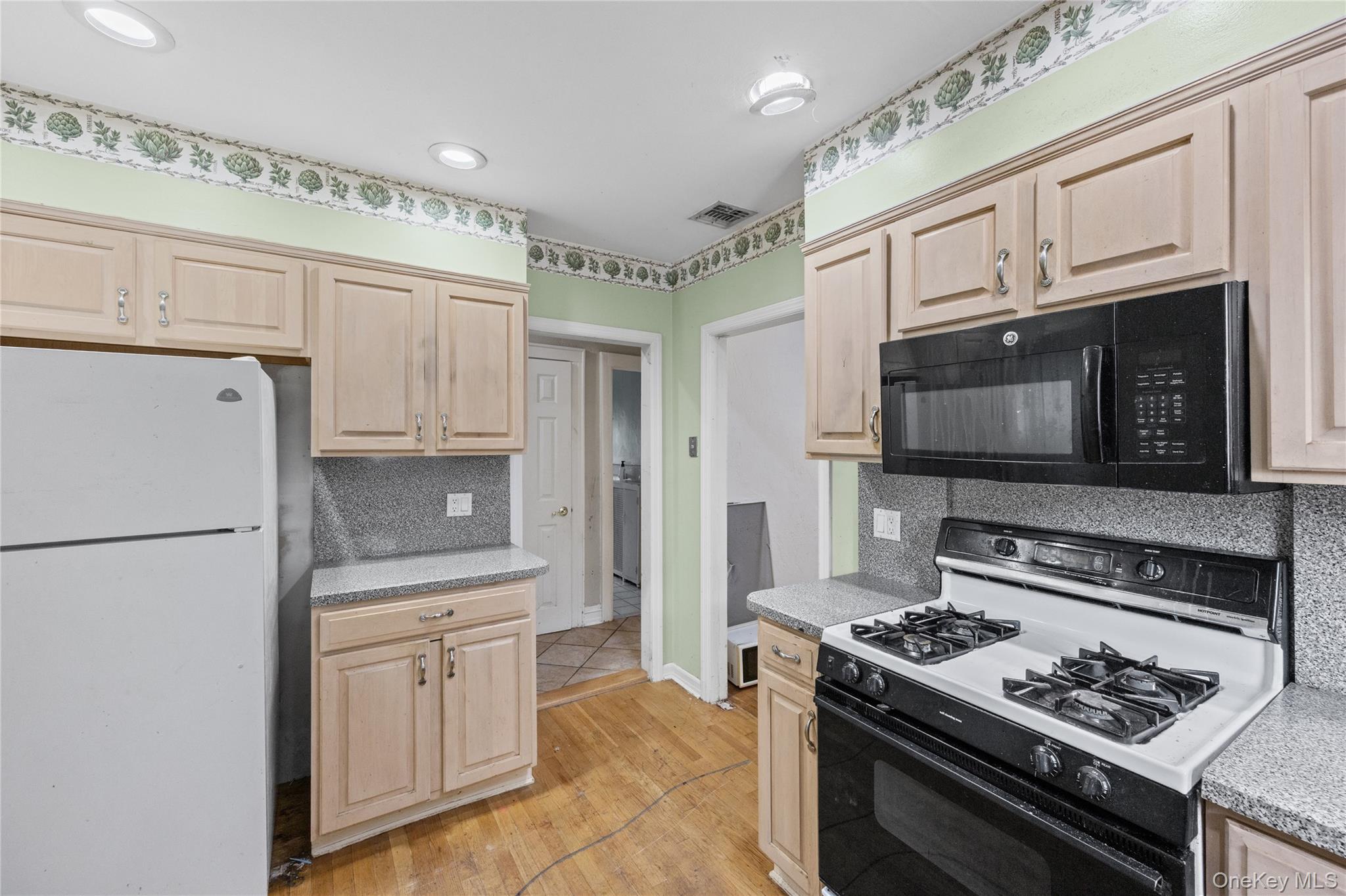 319 Frankel Boulevard – For Sale photo 14