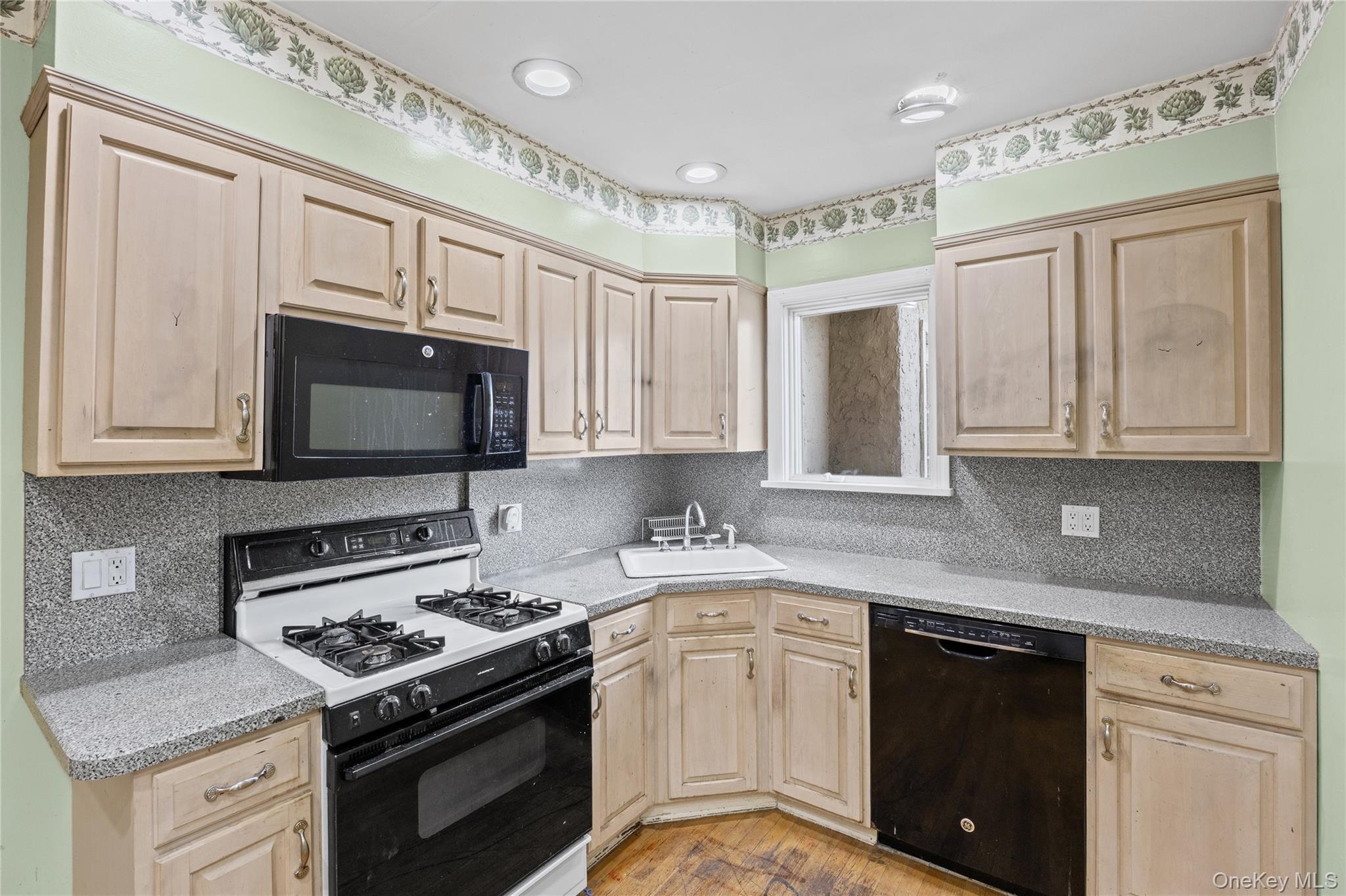 319 Frankel Boulevard – For Sale photo 13
