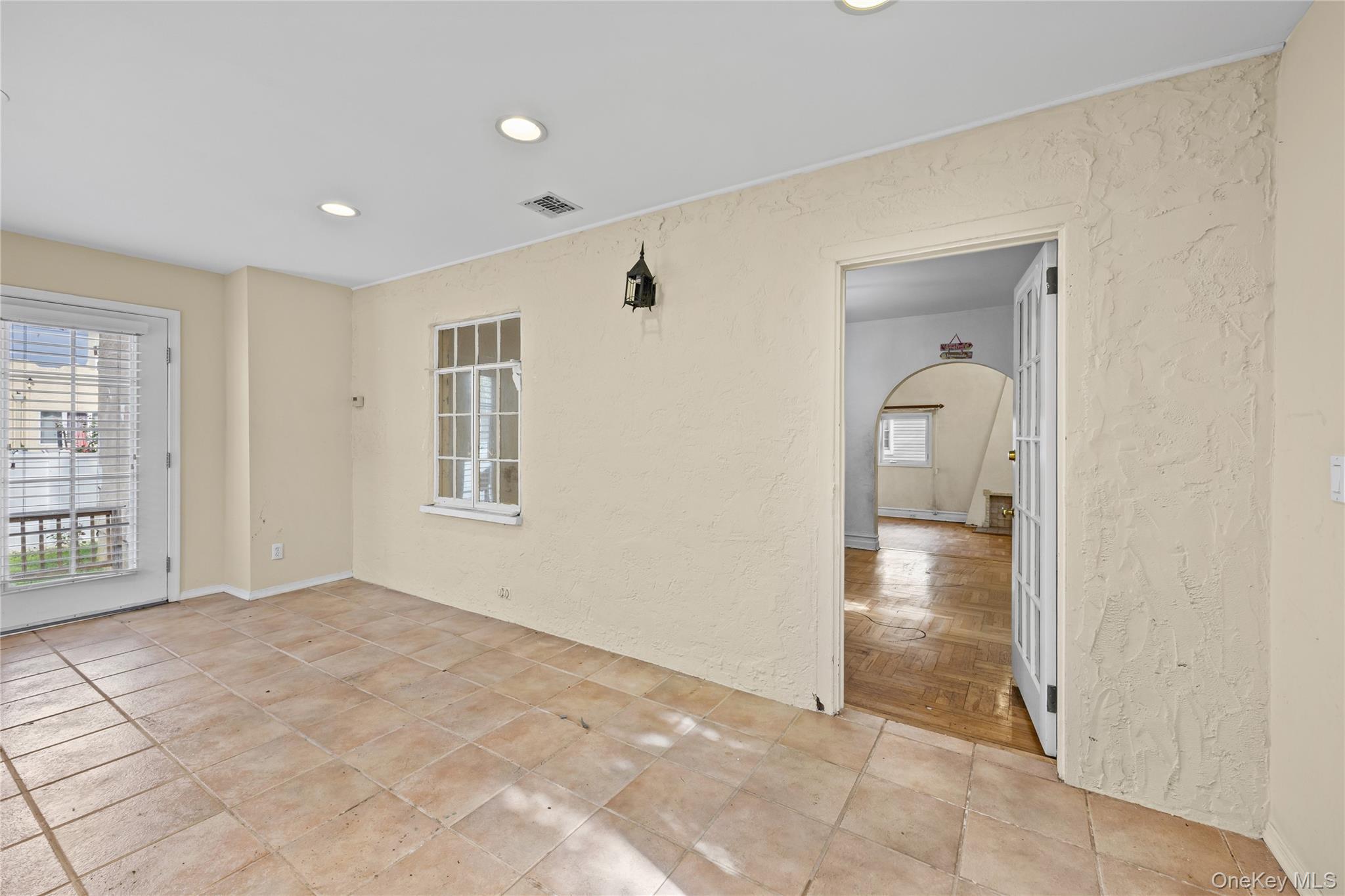 319 Frankel Boulevard – For Sale photo 9