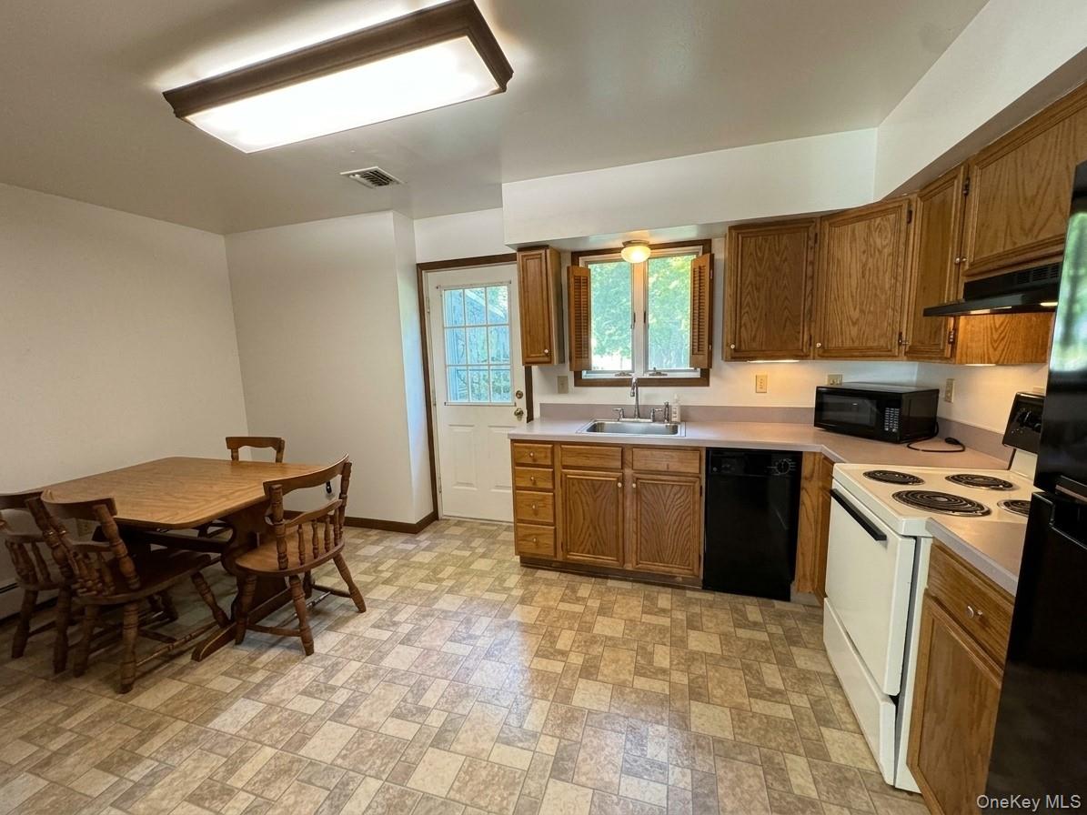 17 Brooks Lane, Unit B photo 5