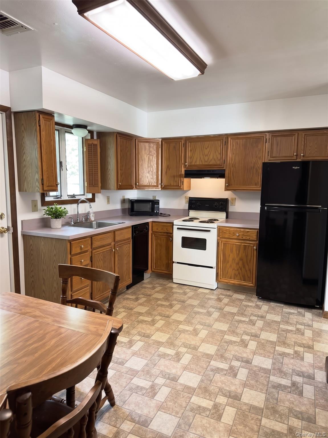 17 Brooks Lane, Unit B photo 4