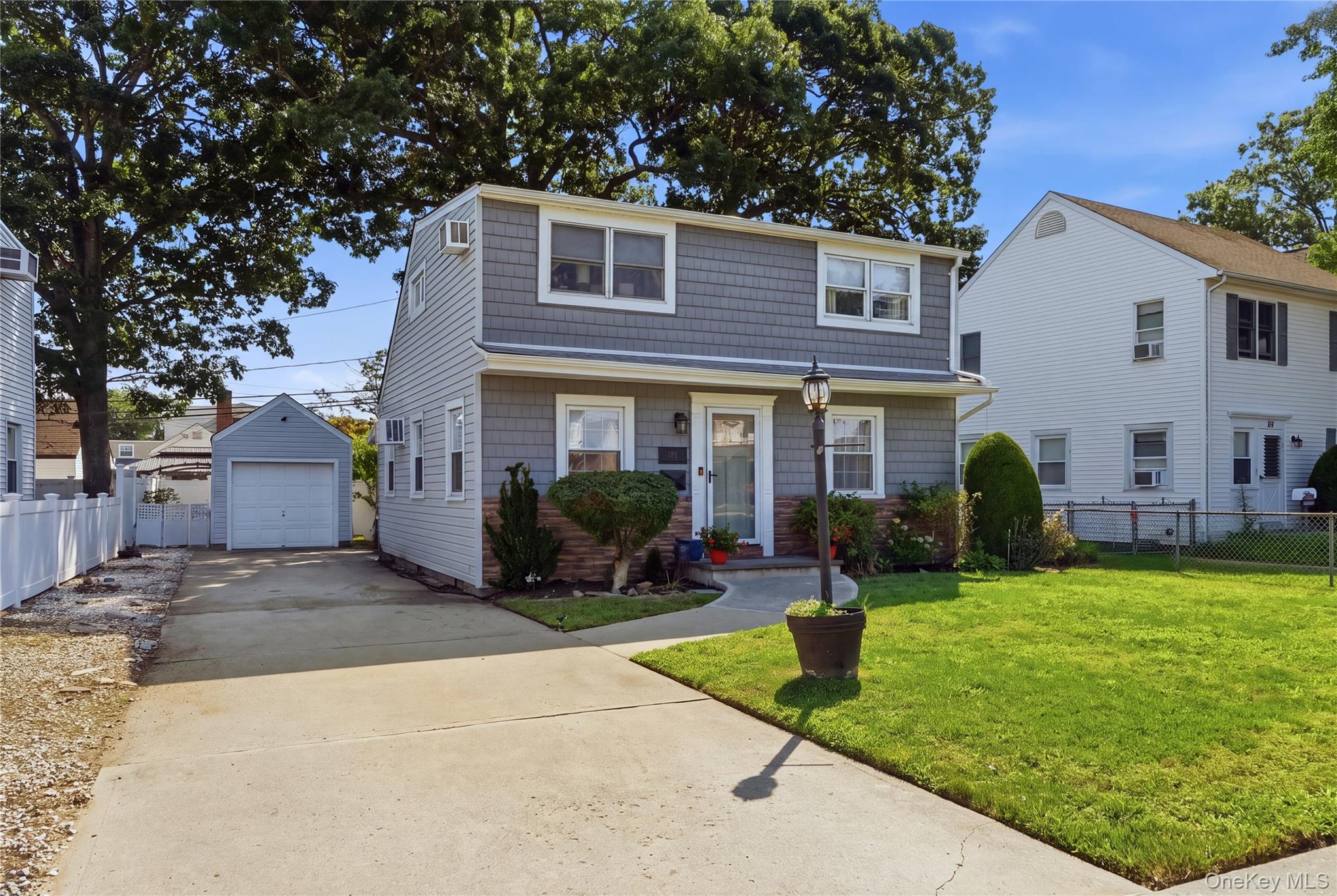 205 Stuart Road – For Sale photo 2