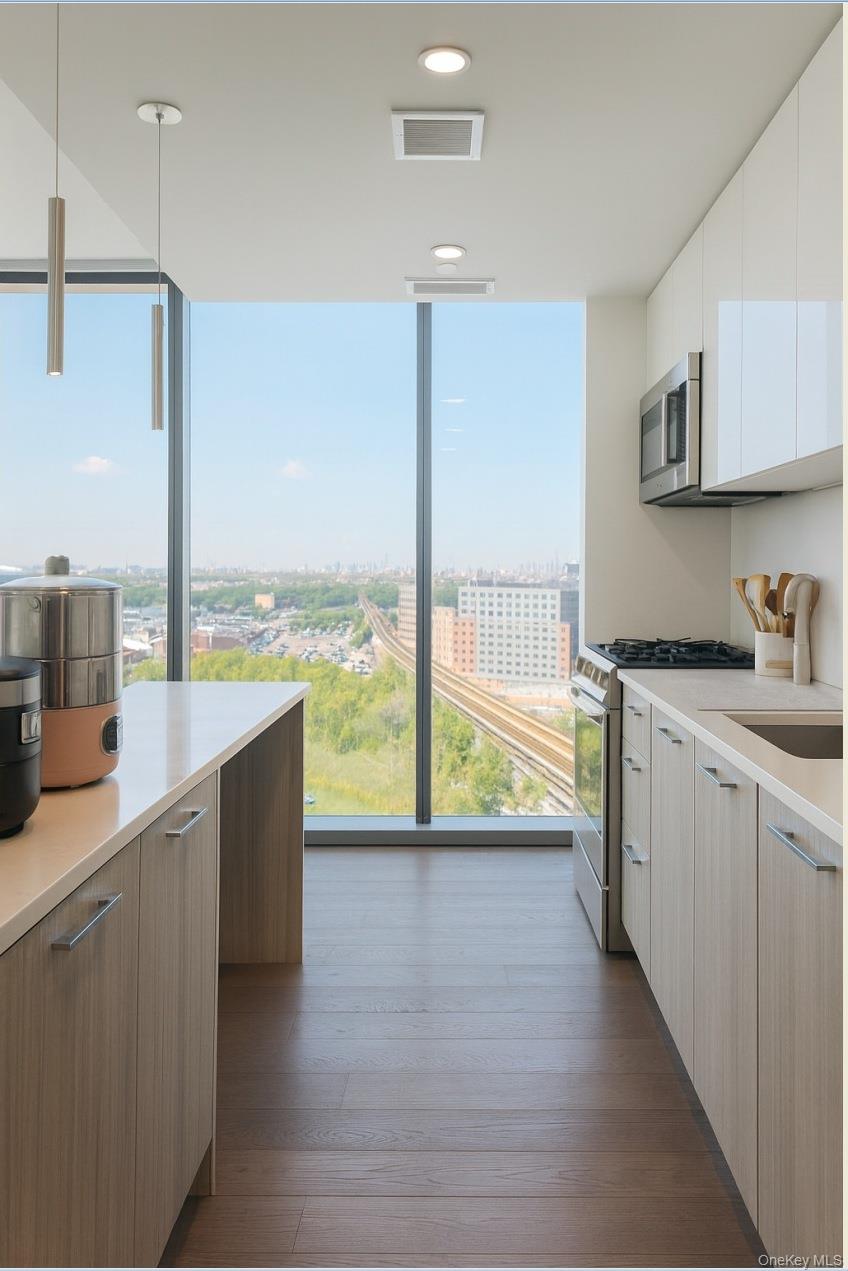 131-03 40th Road, Unit 18M photo 6