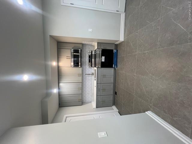 2524 Tenbroeck Avenue – For Rent photo 10